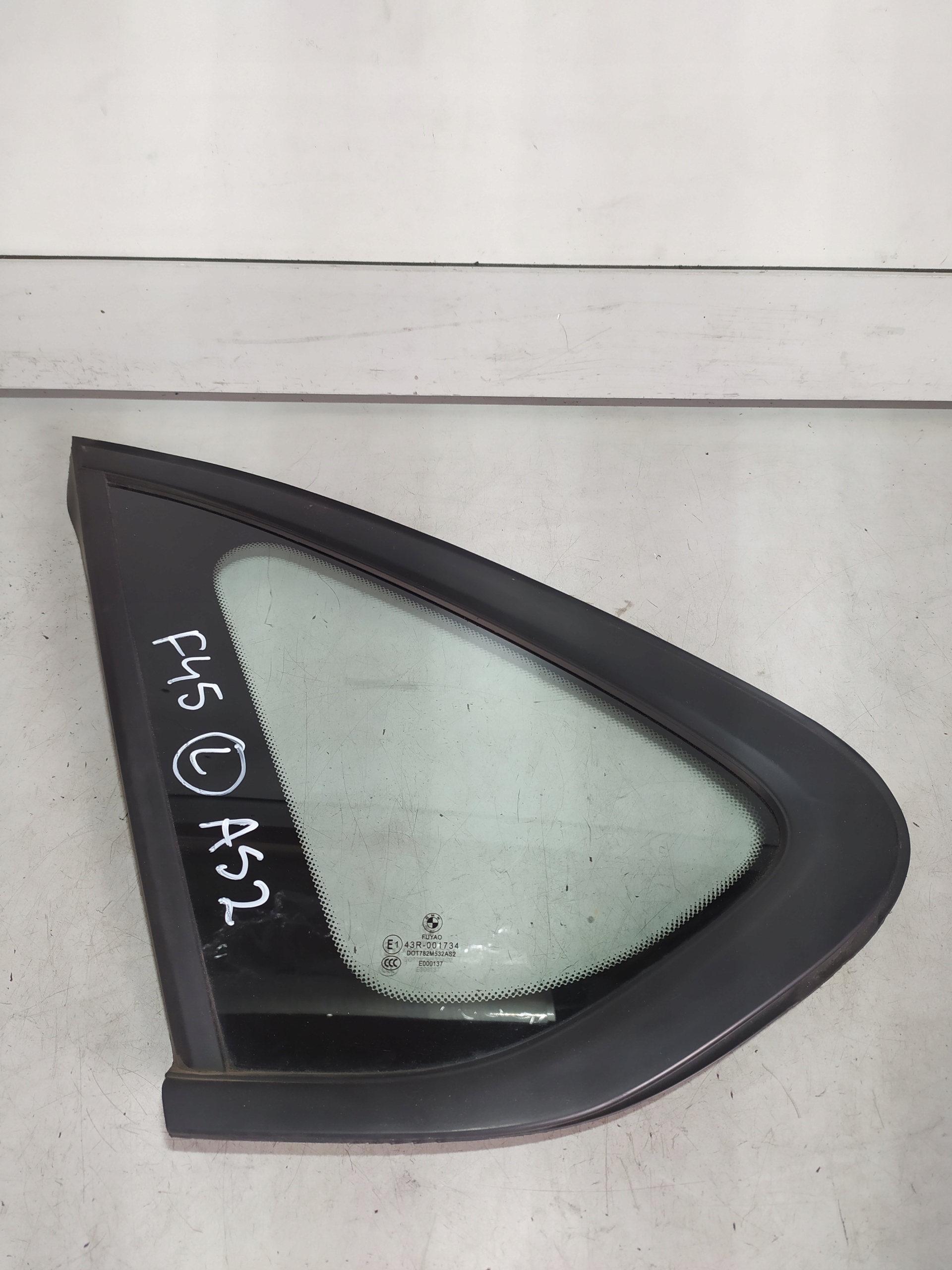 BMW 2 F45 заднє ліве скло