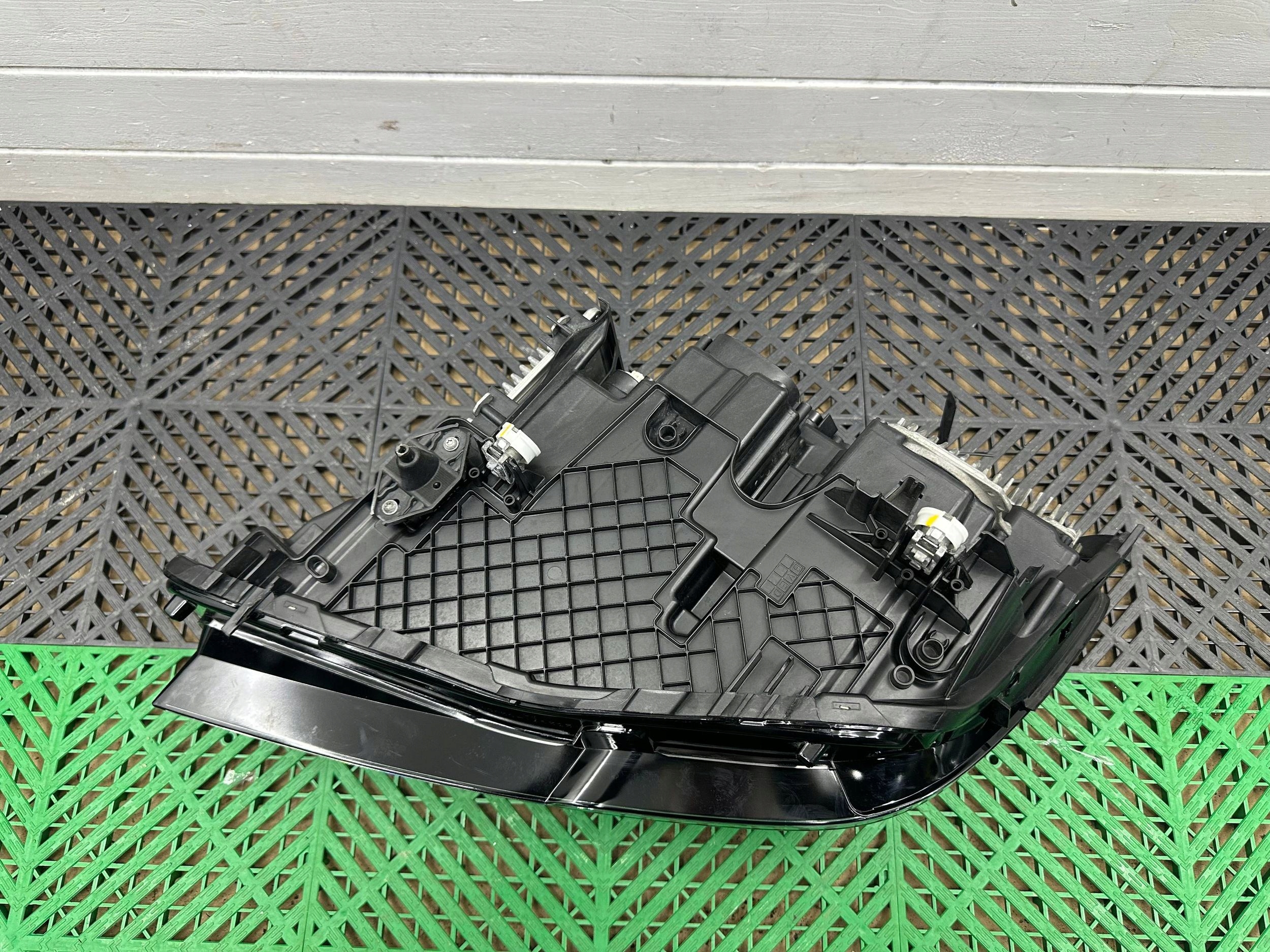 Reflektor front side right BMW 5 G30 G31 G38 9850588