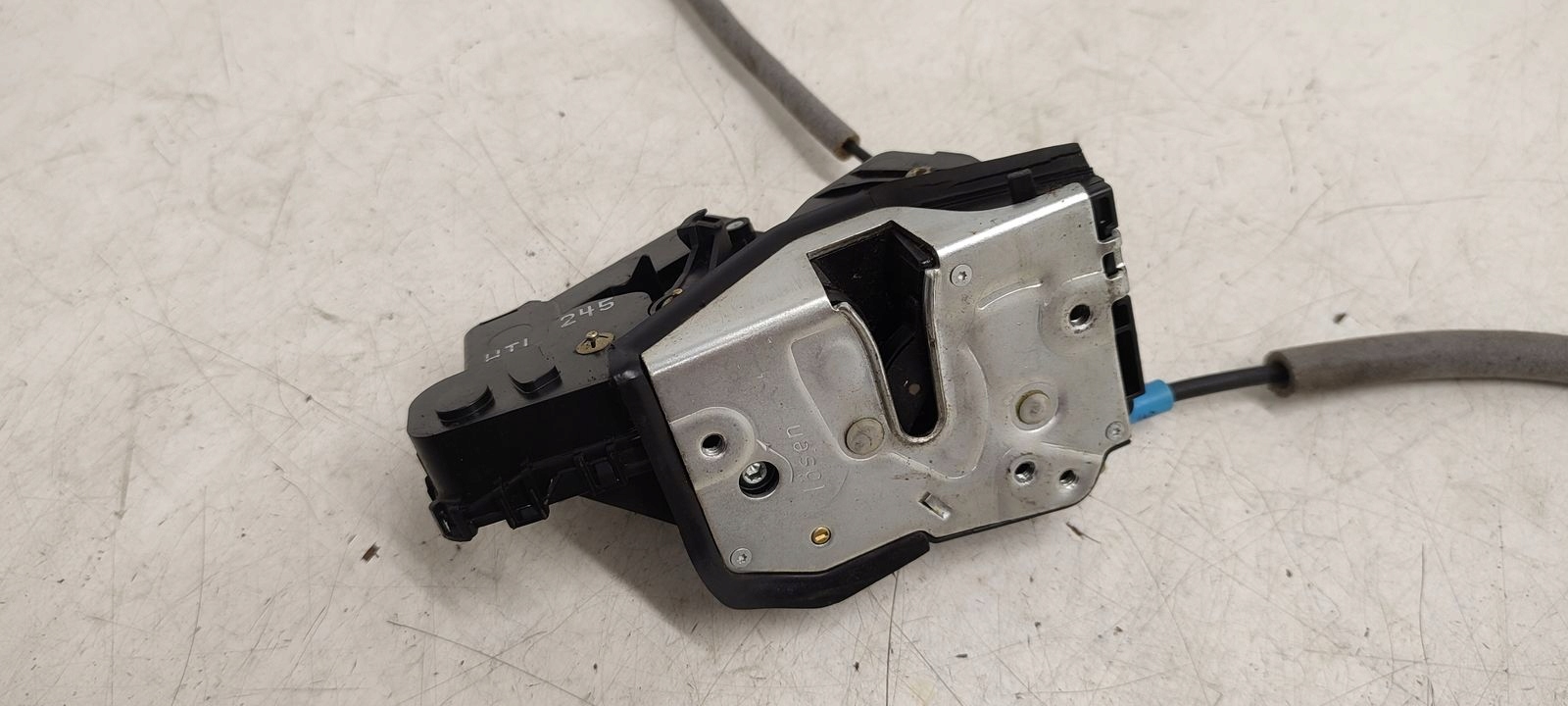 lock door rear part rear left BMW E46 2,2 LIFT