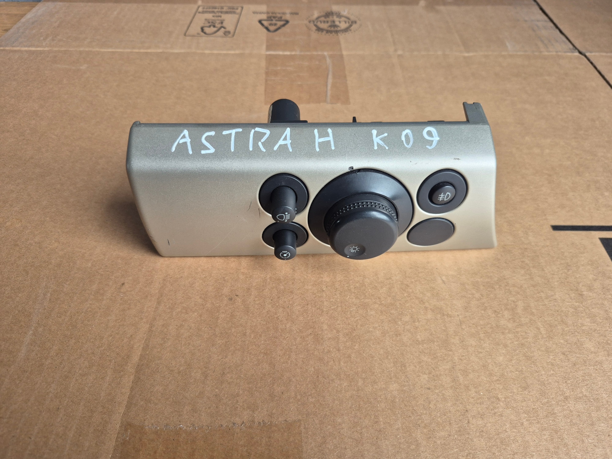 light switch OPEL ASTRA H 13198926