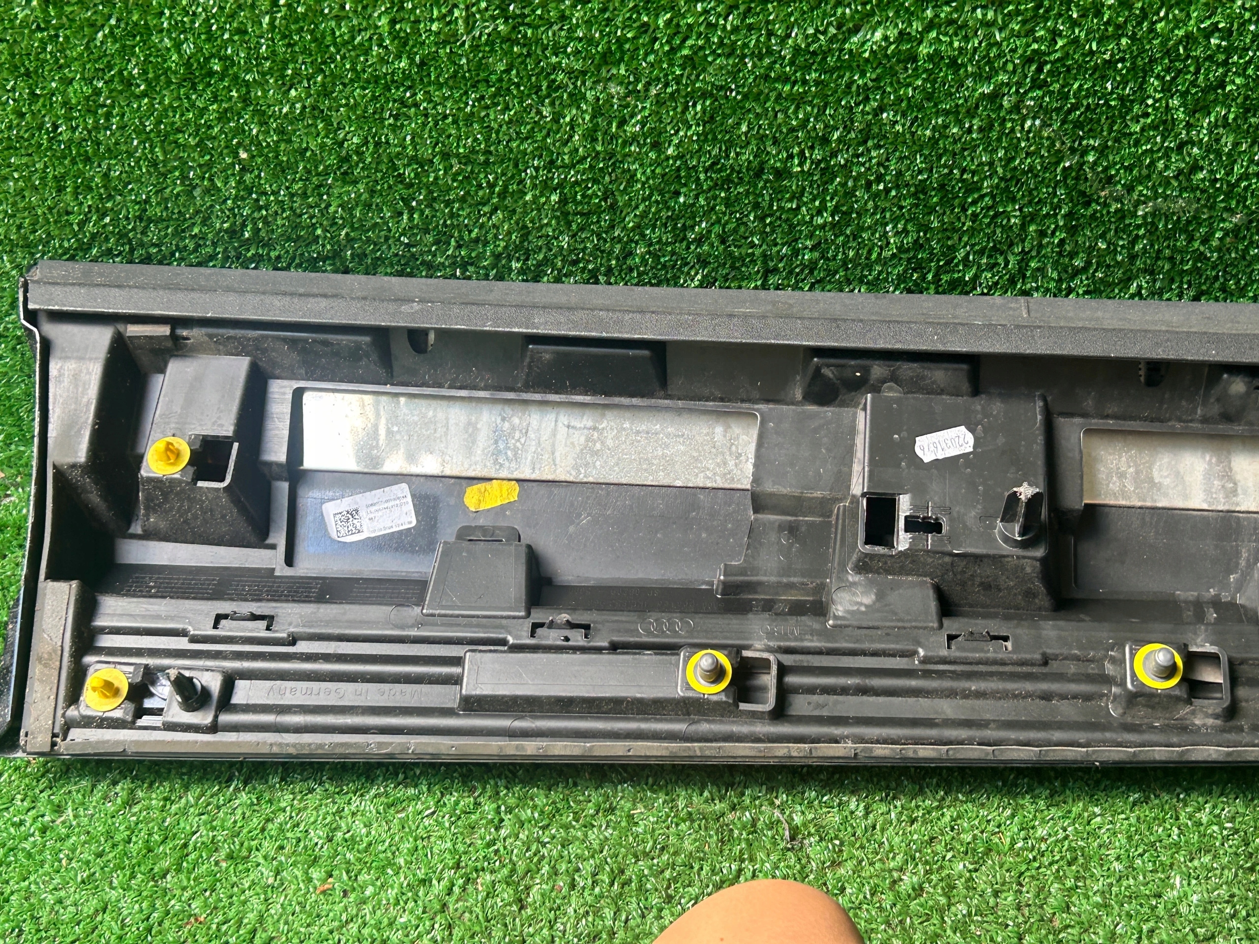 AUDI E-TRON 4KE moulding door front right 4KE853960