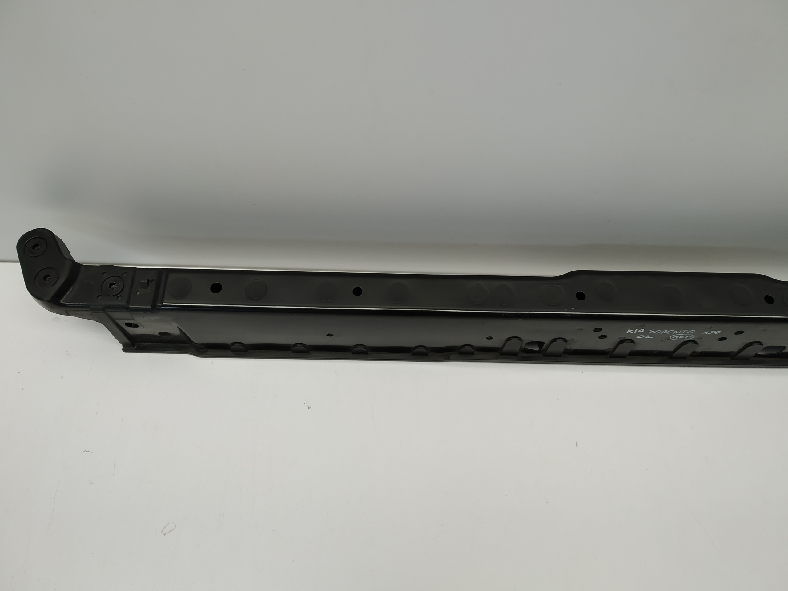 15R- Kia Sorento III pillar iron upper front body wall sider originál