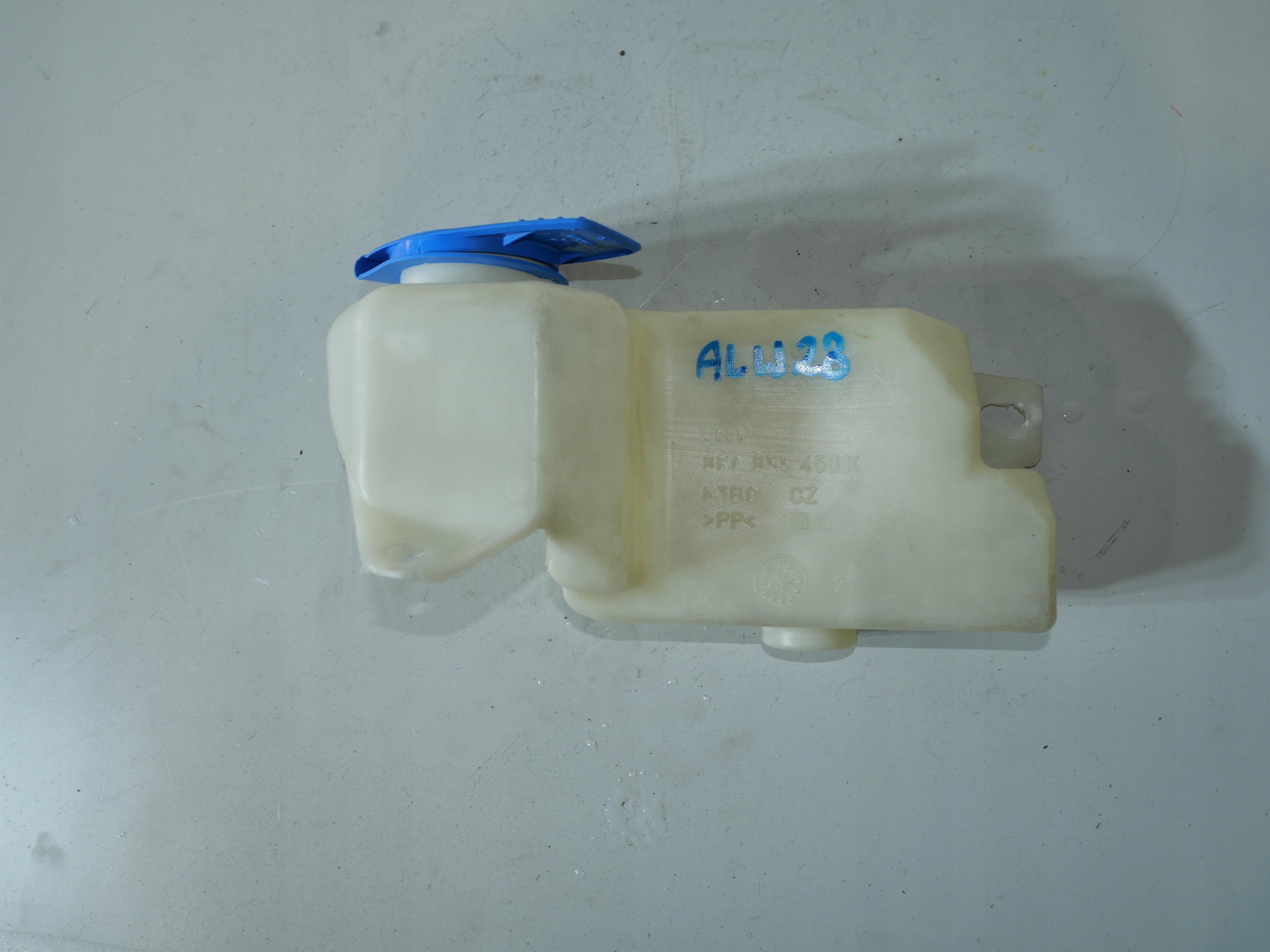 washer fluid tank AUDI A4 B6 8E0955453K