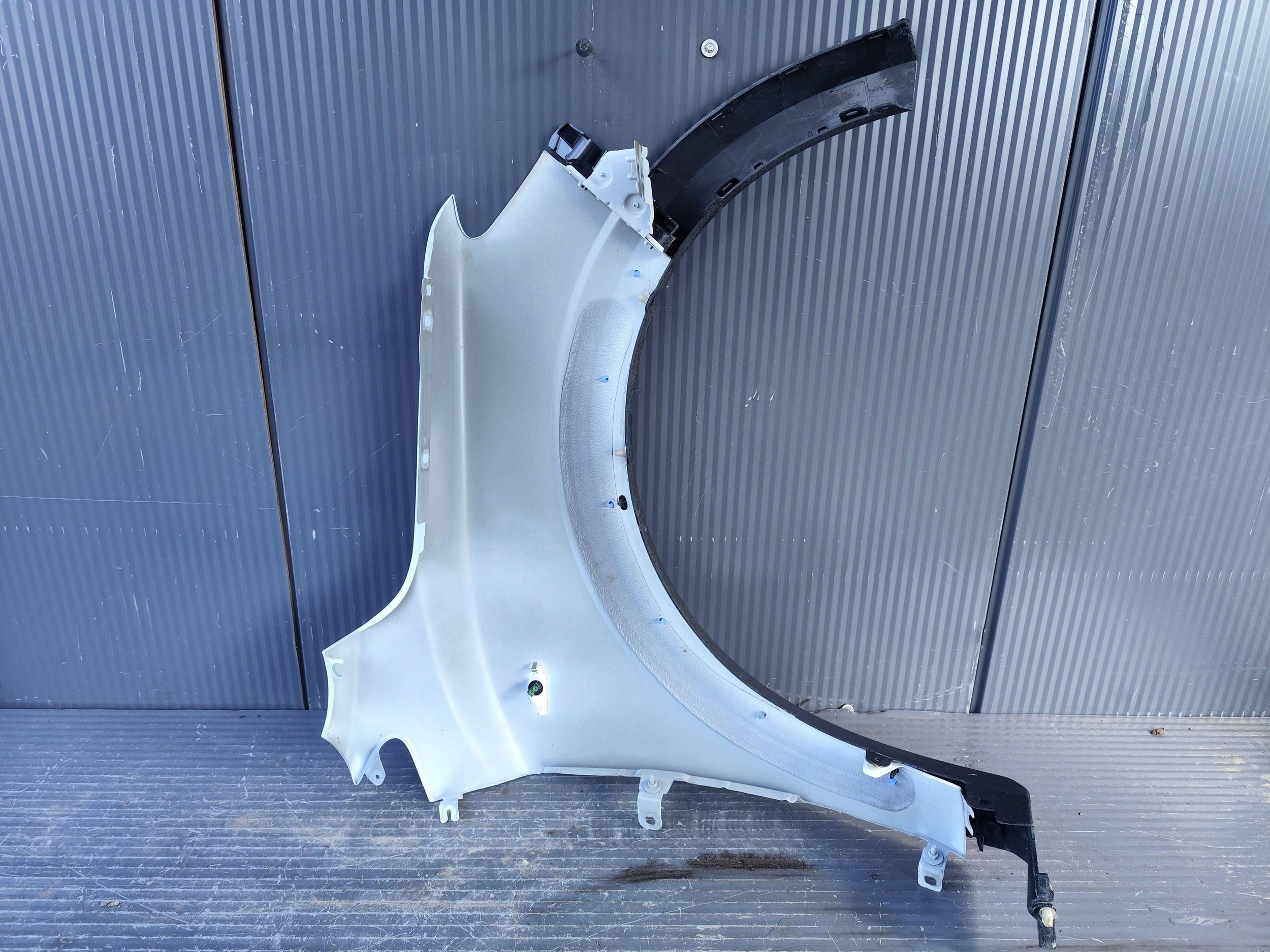 DACIA SANDERO III LIFT fender front left complete DEMONTAZ