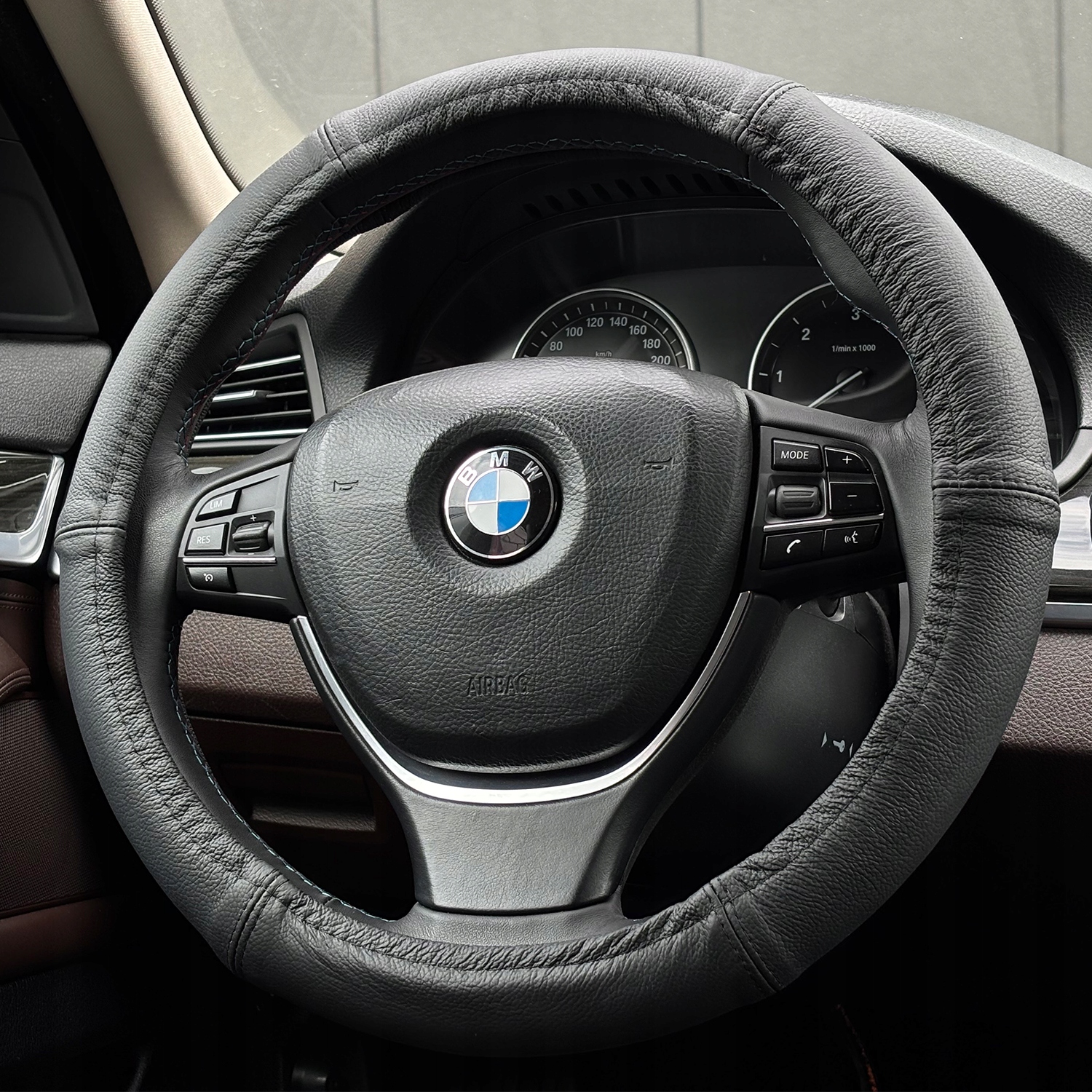 NAKŁADKA NA KIEROWNICĘ SKÓRZANY POKROWIEC SKÓRA 6 KAWAŁKÓW 35-36 CM EAN (GTIN) 5901315507565