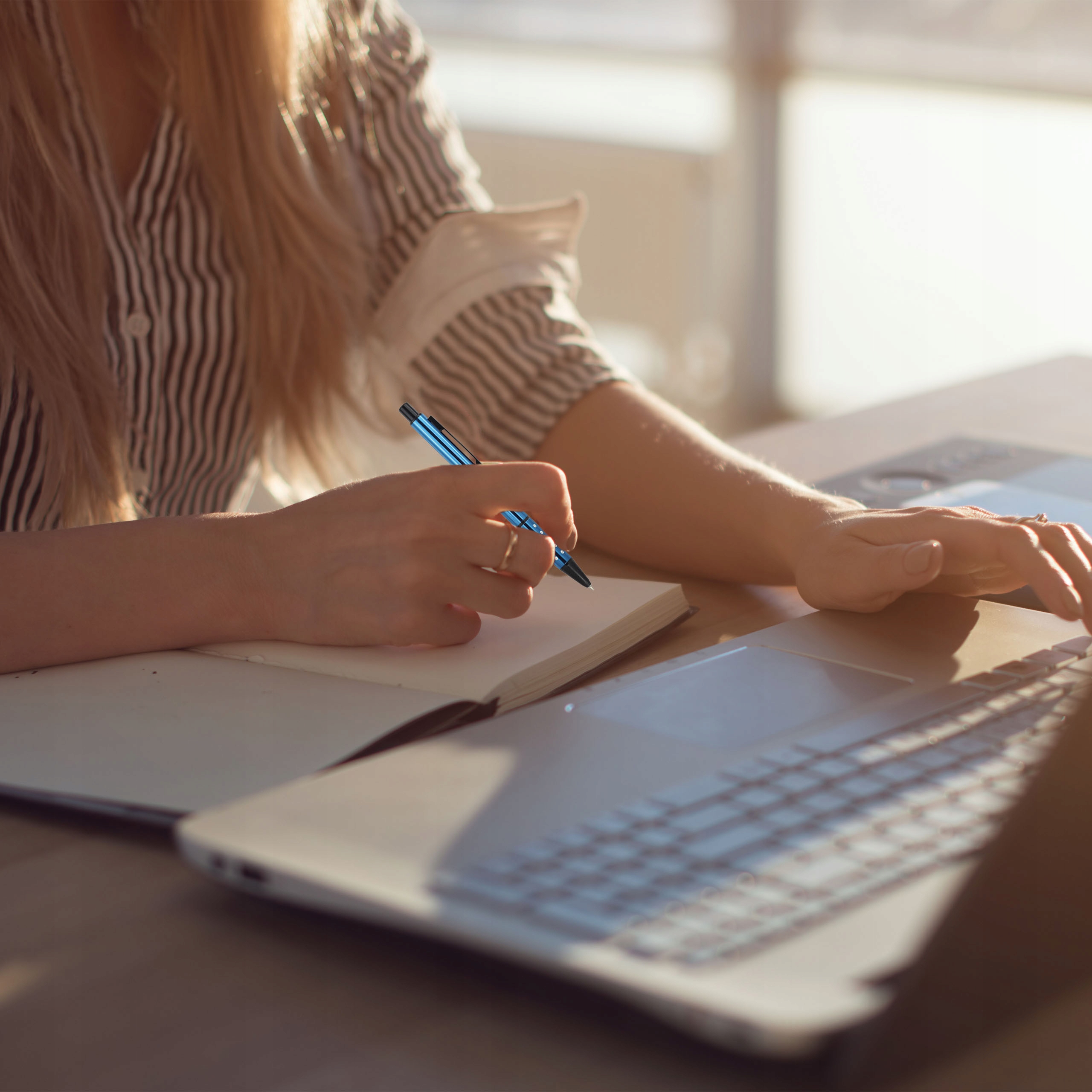 DŁUGOPIS REKLAMOWY METALOWY AUTOMAT NIEBIESKI 10SZT NIEBIESKI WKŁAD PREZENT Liczba sztuk w ofercie 1