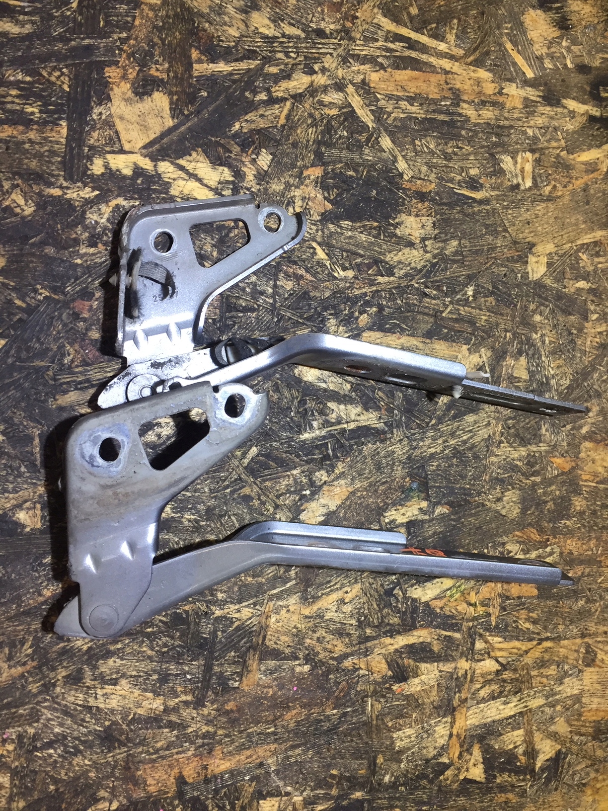 AUDI Q7 4L bonnet hinges KPL 4L0823302 4L0823301