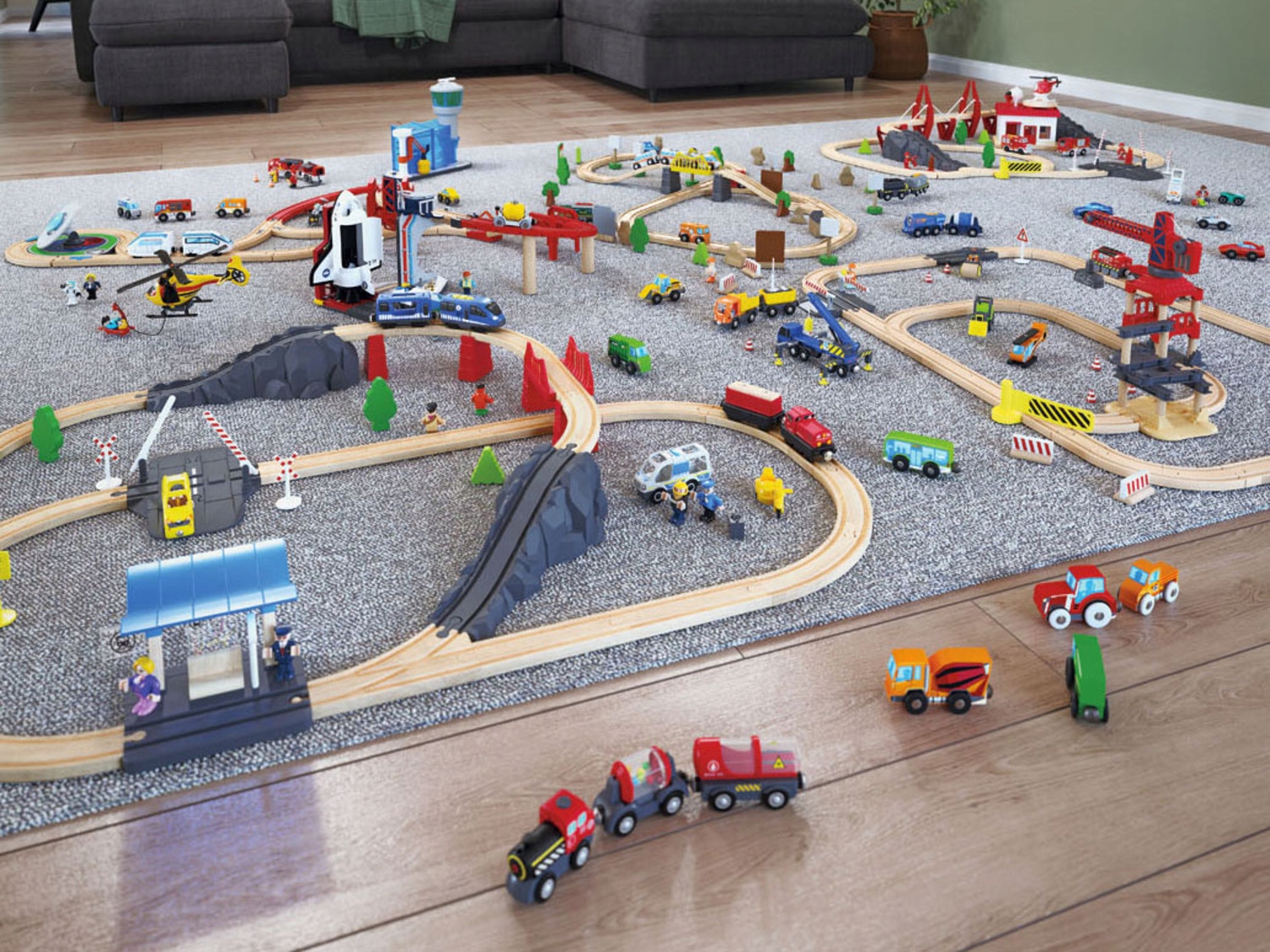 PLAYTIVE drewniana kolejka 75 elem. STACJA KOSMICZNA Głębokość produktu 125 cm