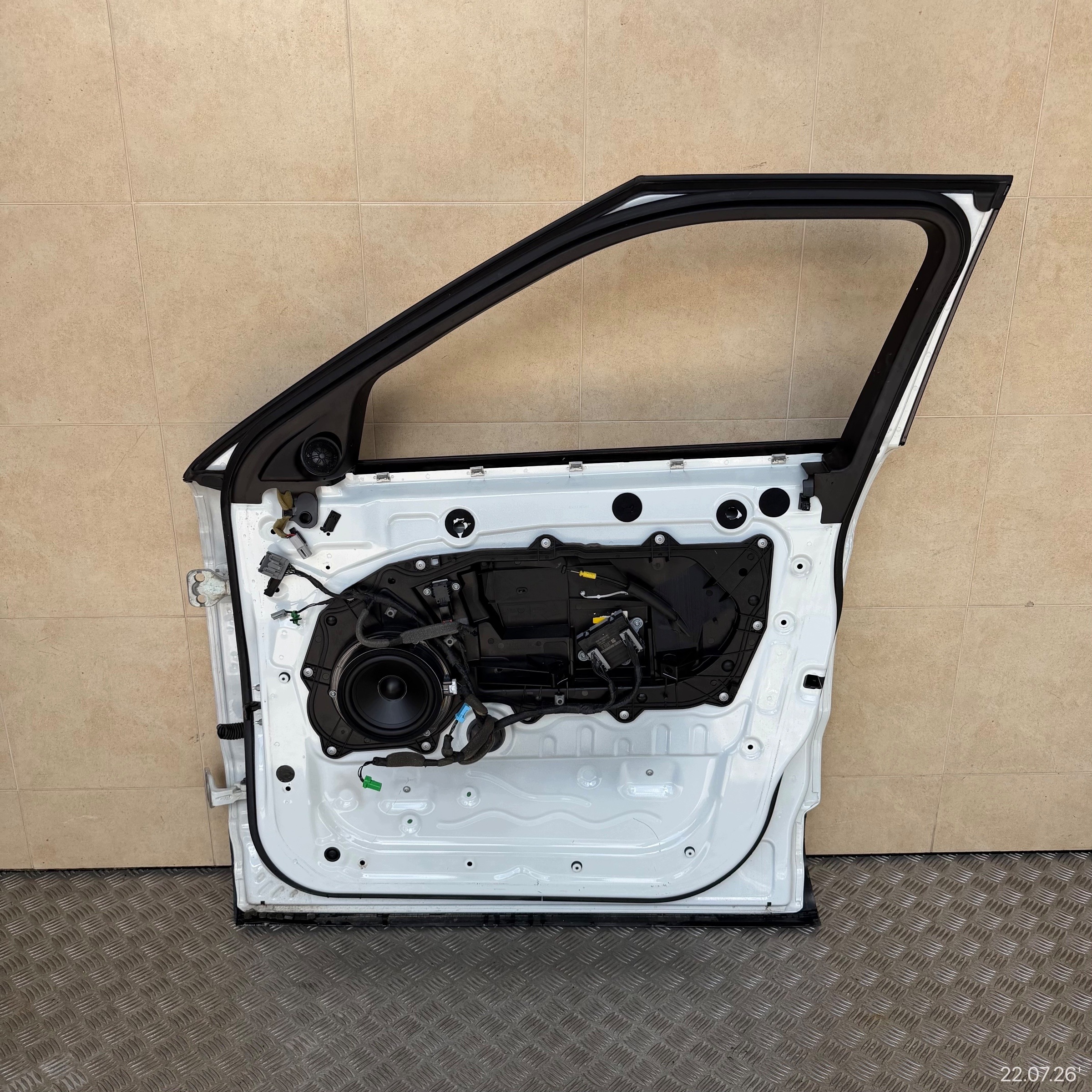 door complete front right LAND ROVER EVOQUE LIFT 2016 ROK does not have windows