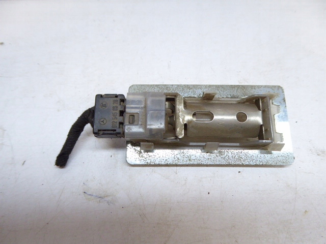 C KLASA W202 93-01 LAMPKA OŚWIETLENIE KABINY WNĘTRZA Producent części Mercedes