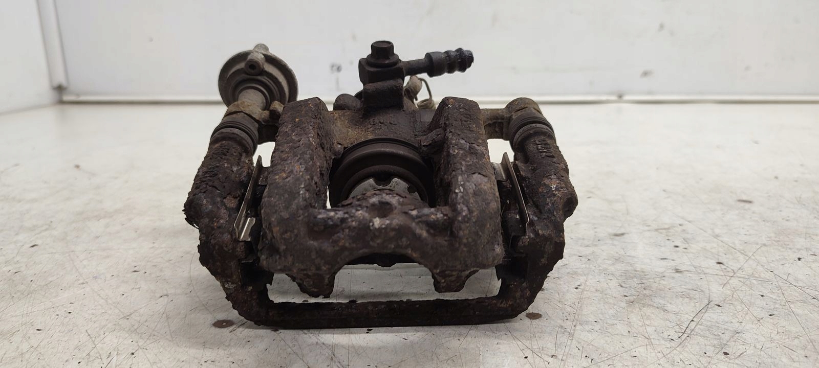 caliper rear part rear left Opel Zafira C 2,0 CDTI