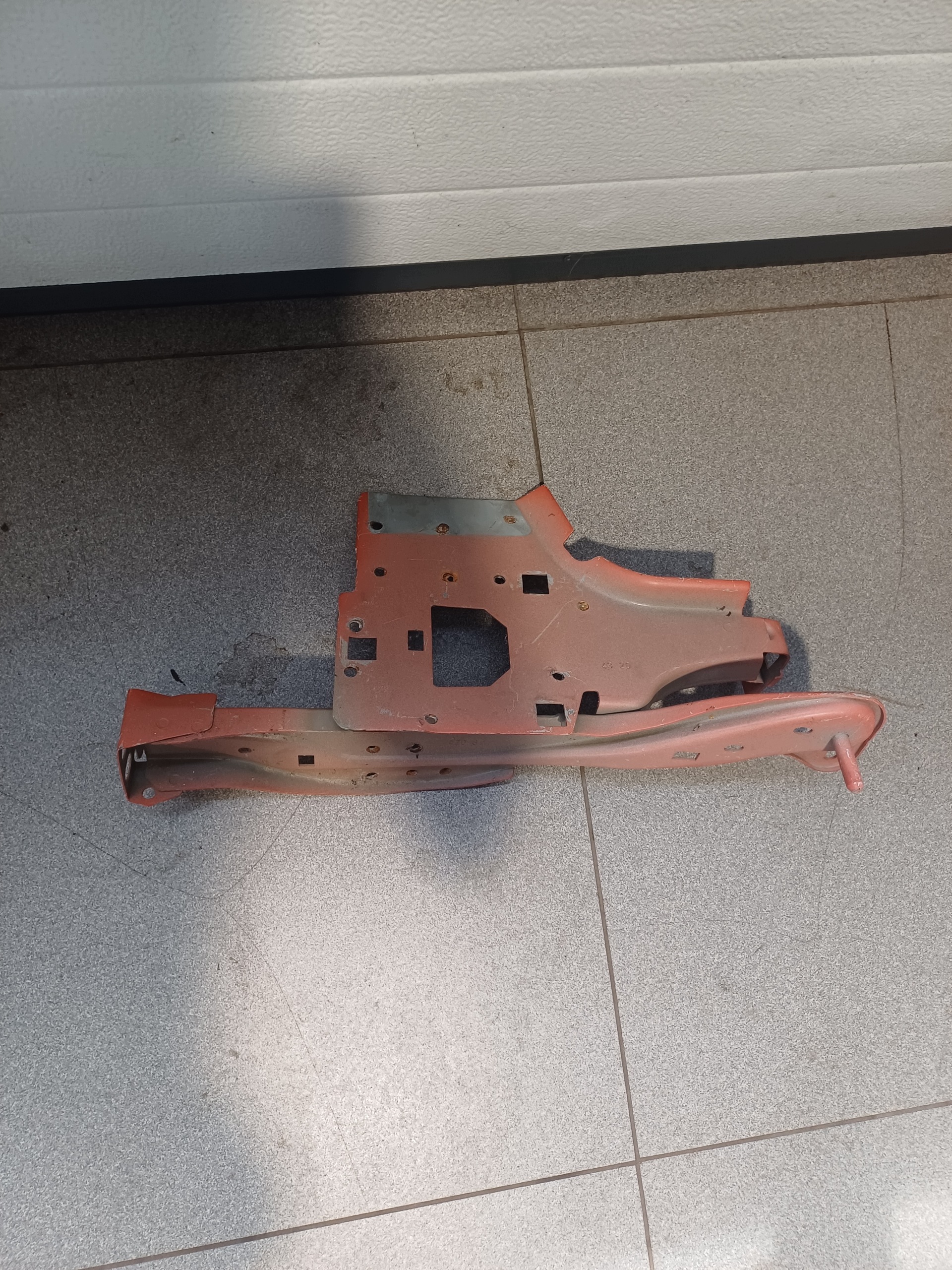 console supports left front front OPEL CROSSLAND 147911R00