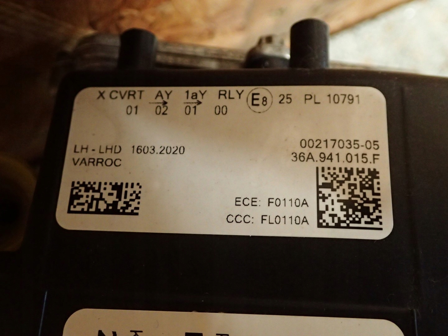 LAMPA LEWA LEWY LED MATRIX BENTLEY BENTAYGA LIFT Producent części Bentley OE