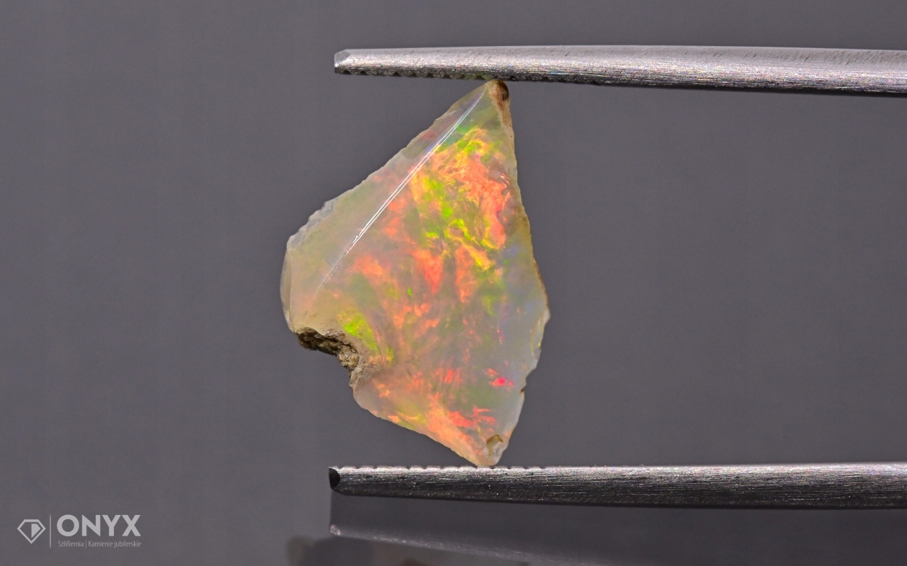 Opal z Etiopie hrudka 14x9 mm