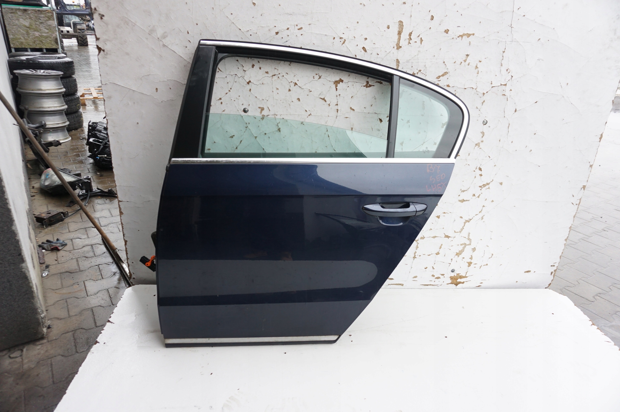 DRZWI LEWY TYŁ VOLKSWAGEN PASSAT B7 SEDAN LH5X