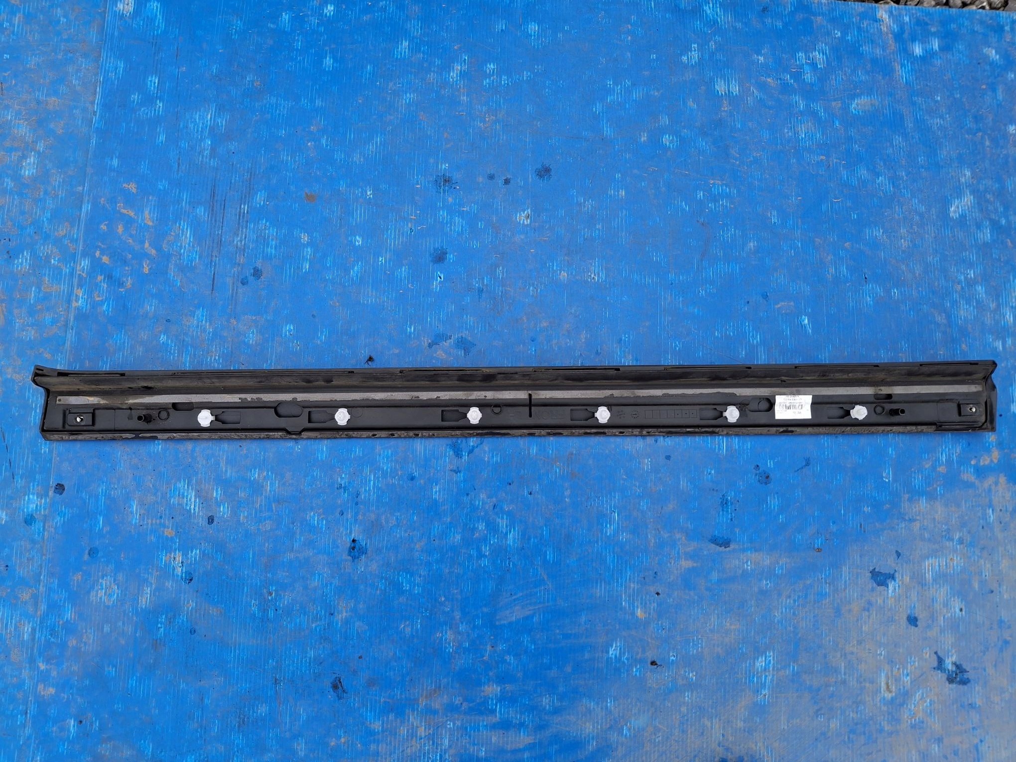 moulding for door left front VW SHARAN II 10R->