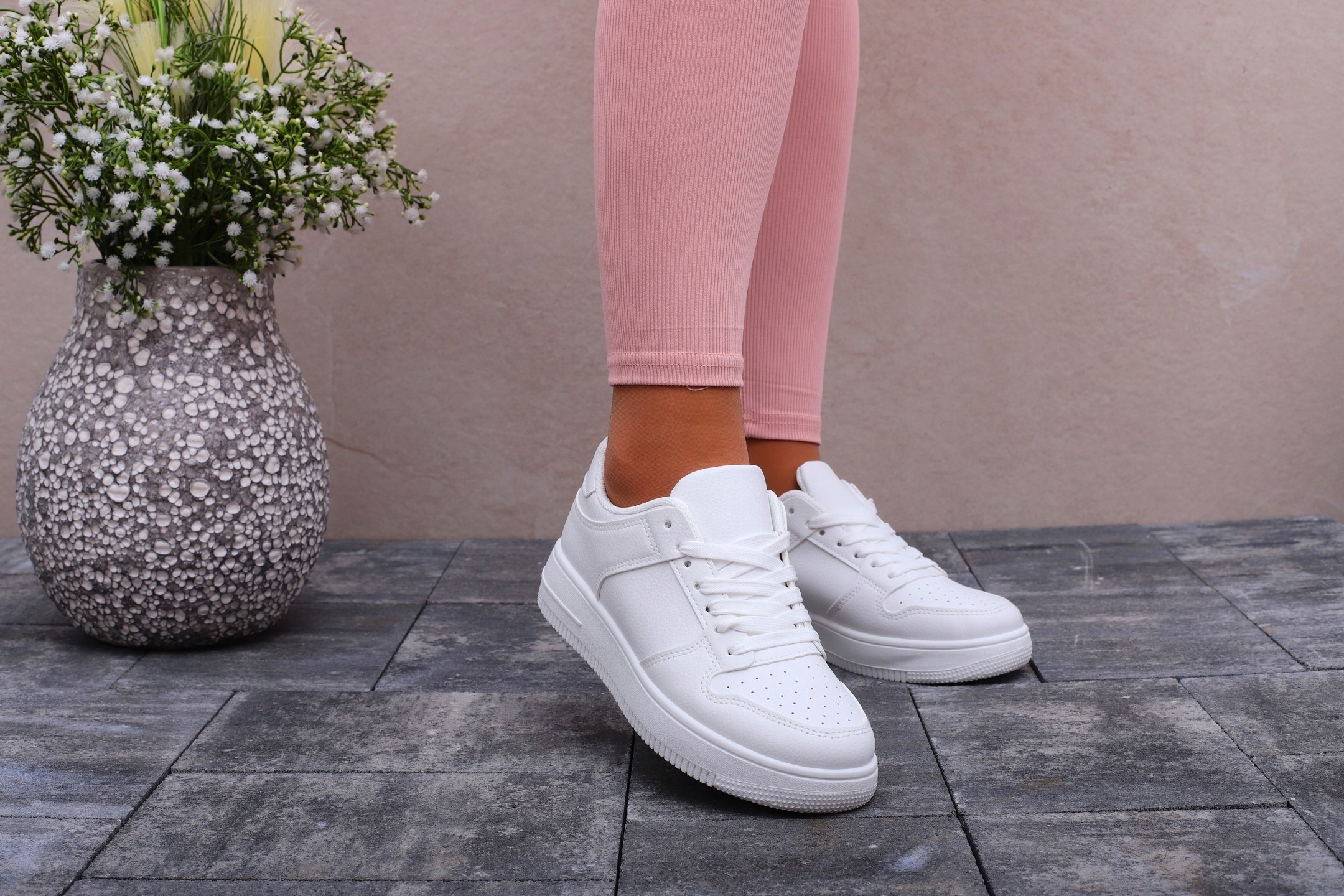 BUTY SPORTOWE DAMSKIE BIAŁE WYGODNE SNEAKERSY WIĄZANE Rozmiar 40