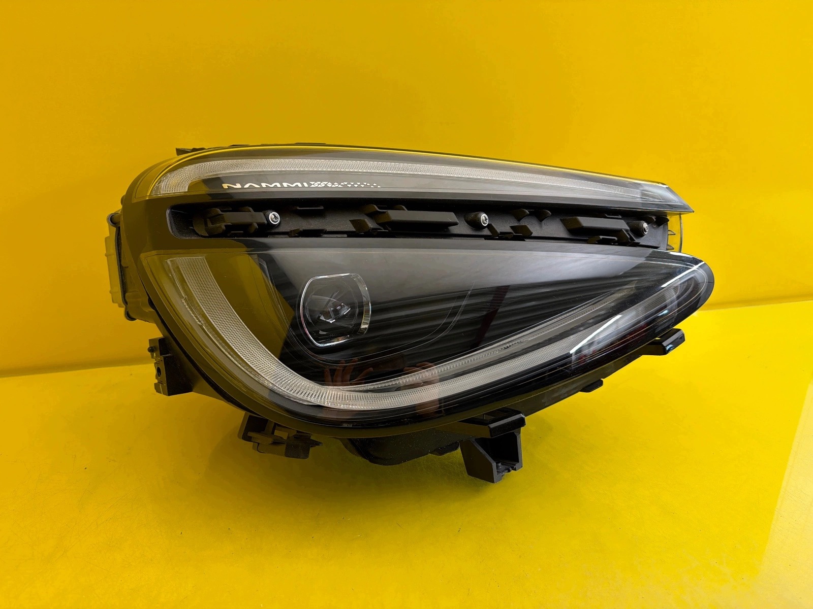 light right front Nammi Box Full Led