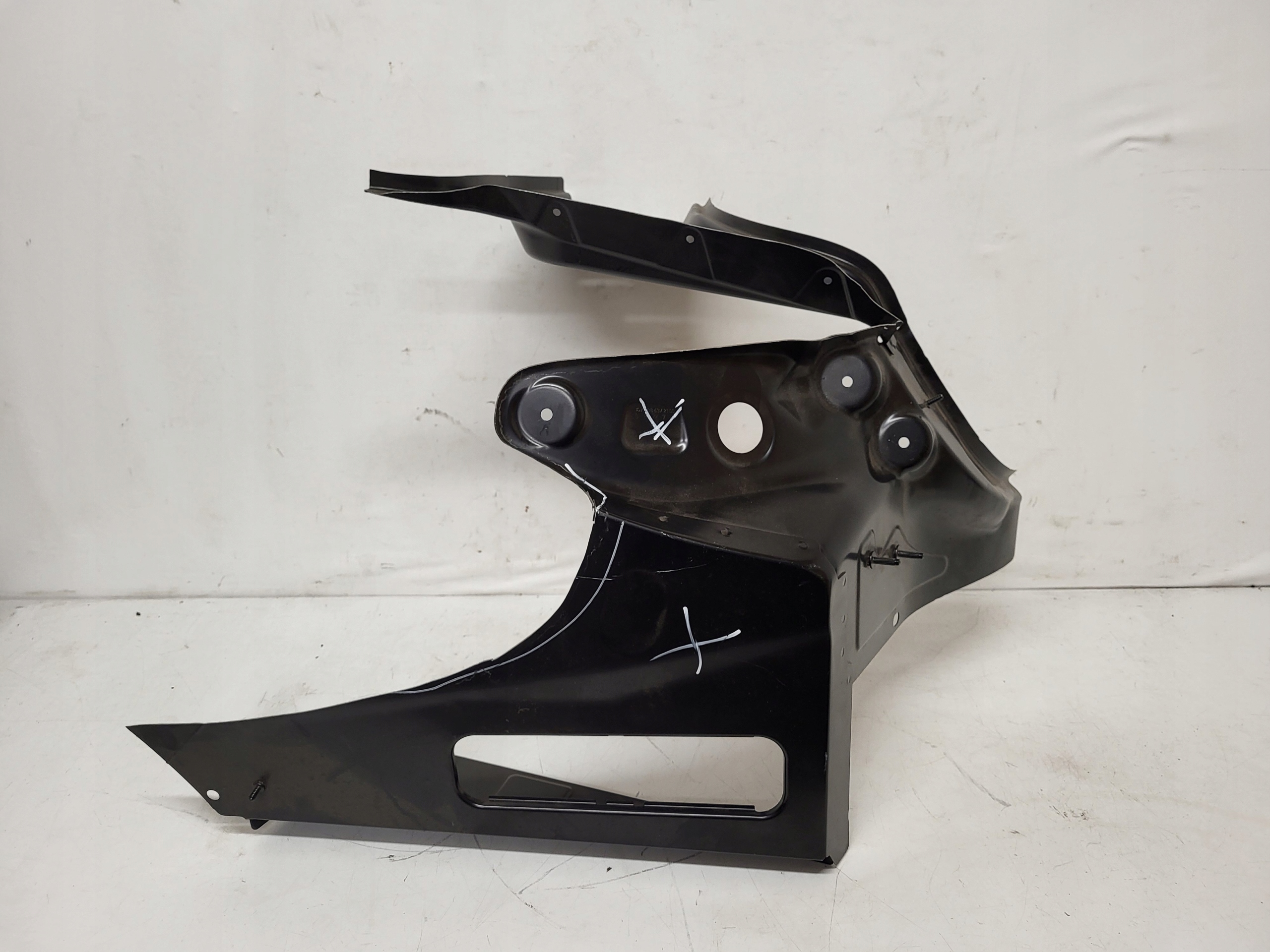 PAS TYŁ POSZYCIE LAMPY LEWE MERCEDES W238 A2386301700