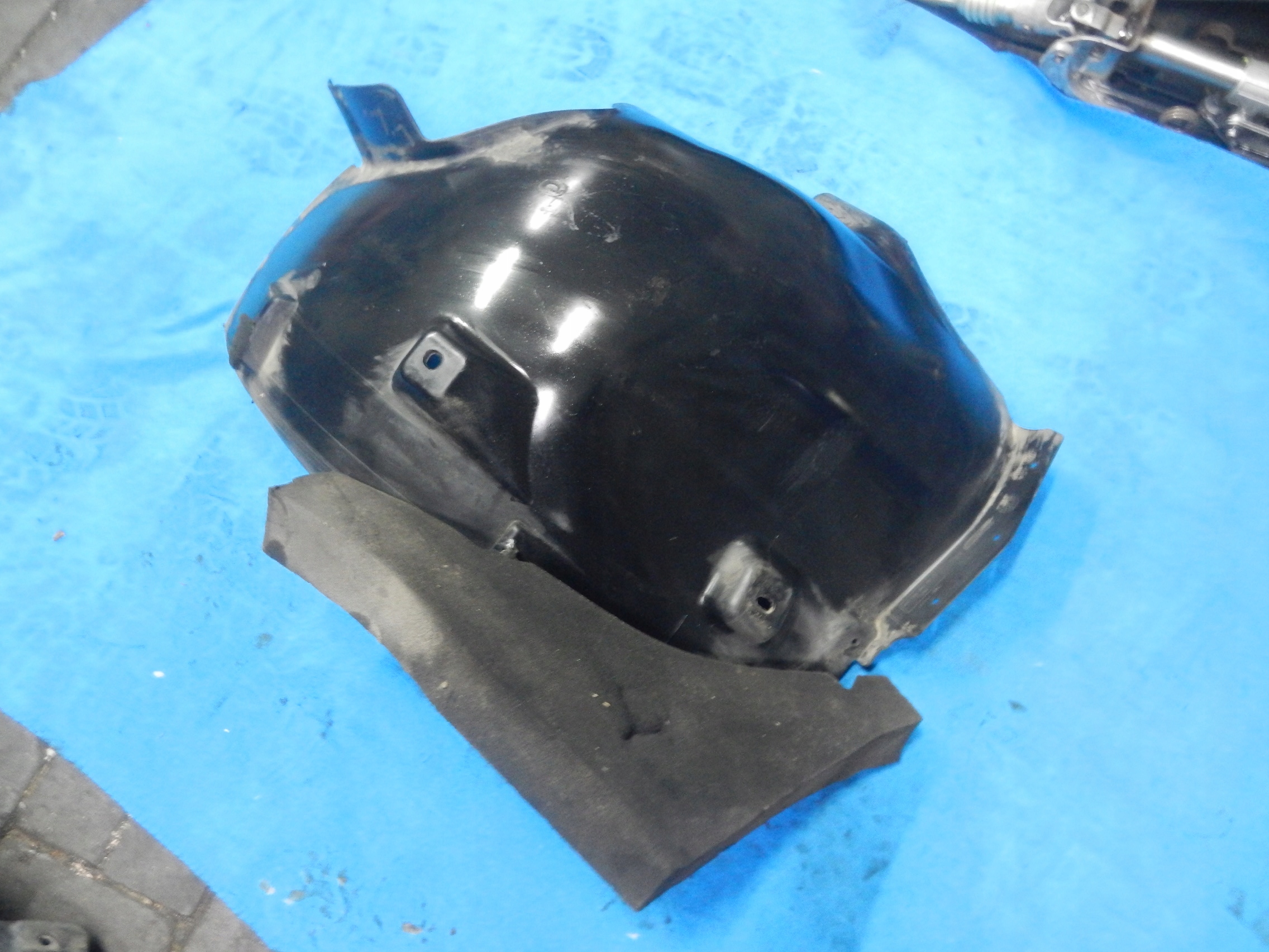 подкрылки левый перед MERCEDES ML W164 164