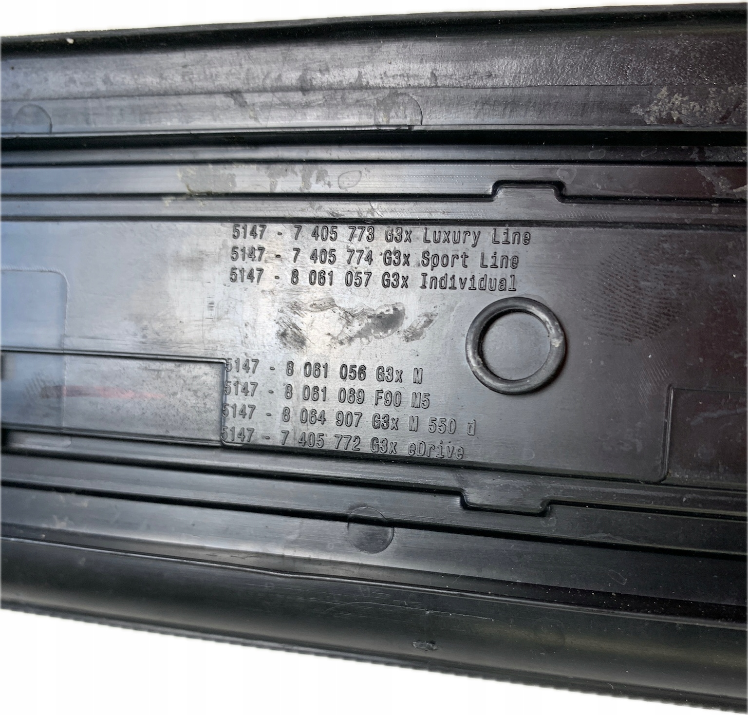 2 BMW G30 m-packet M550i moulding threshold cap LED 8072378