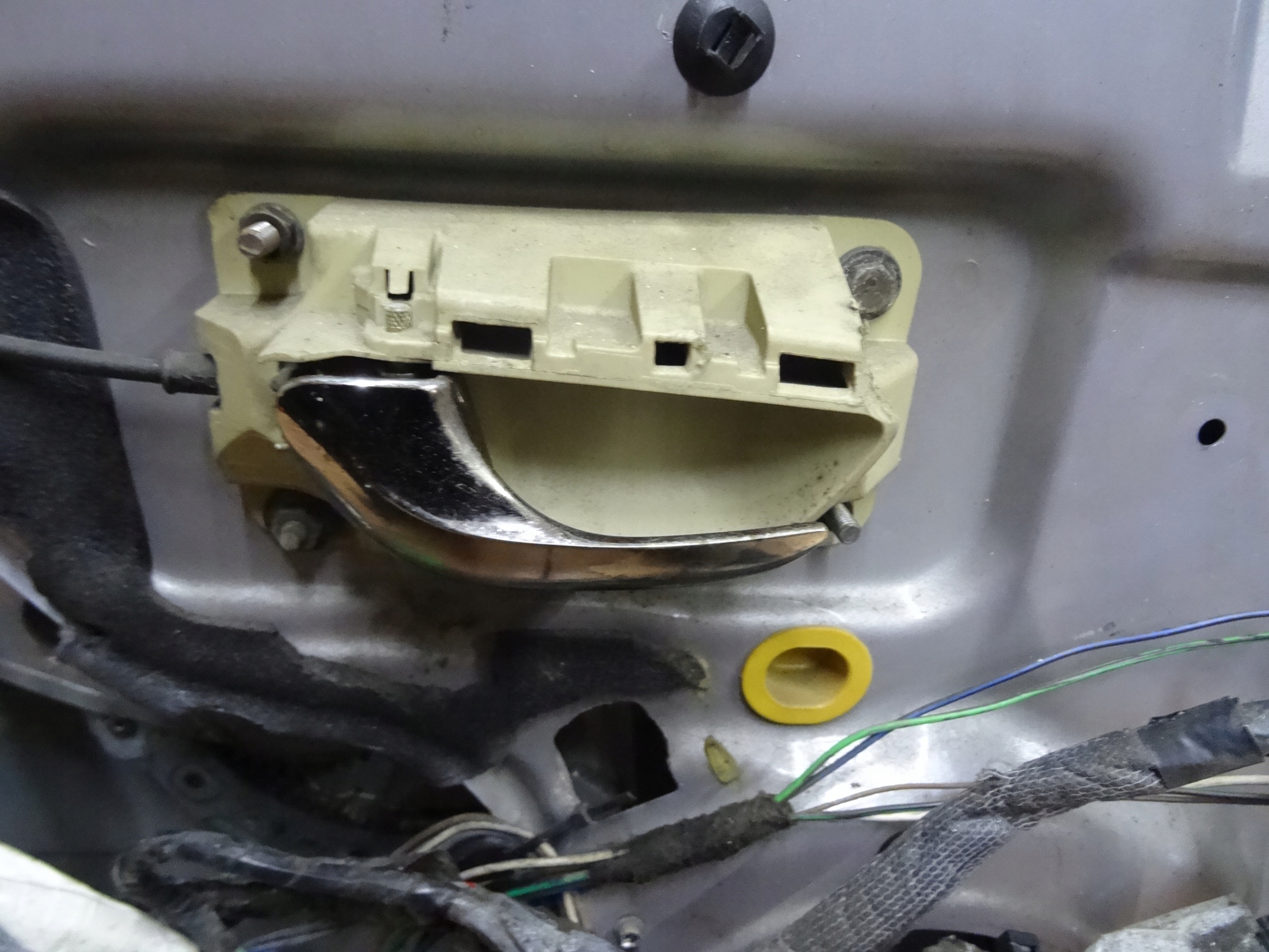 VOLVO S80 2.4B 99' KLAMKA LEWY PRZÓD