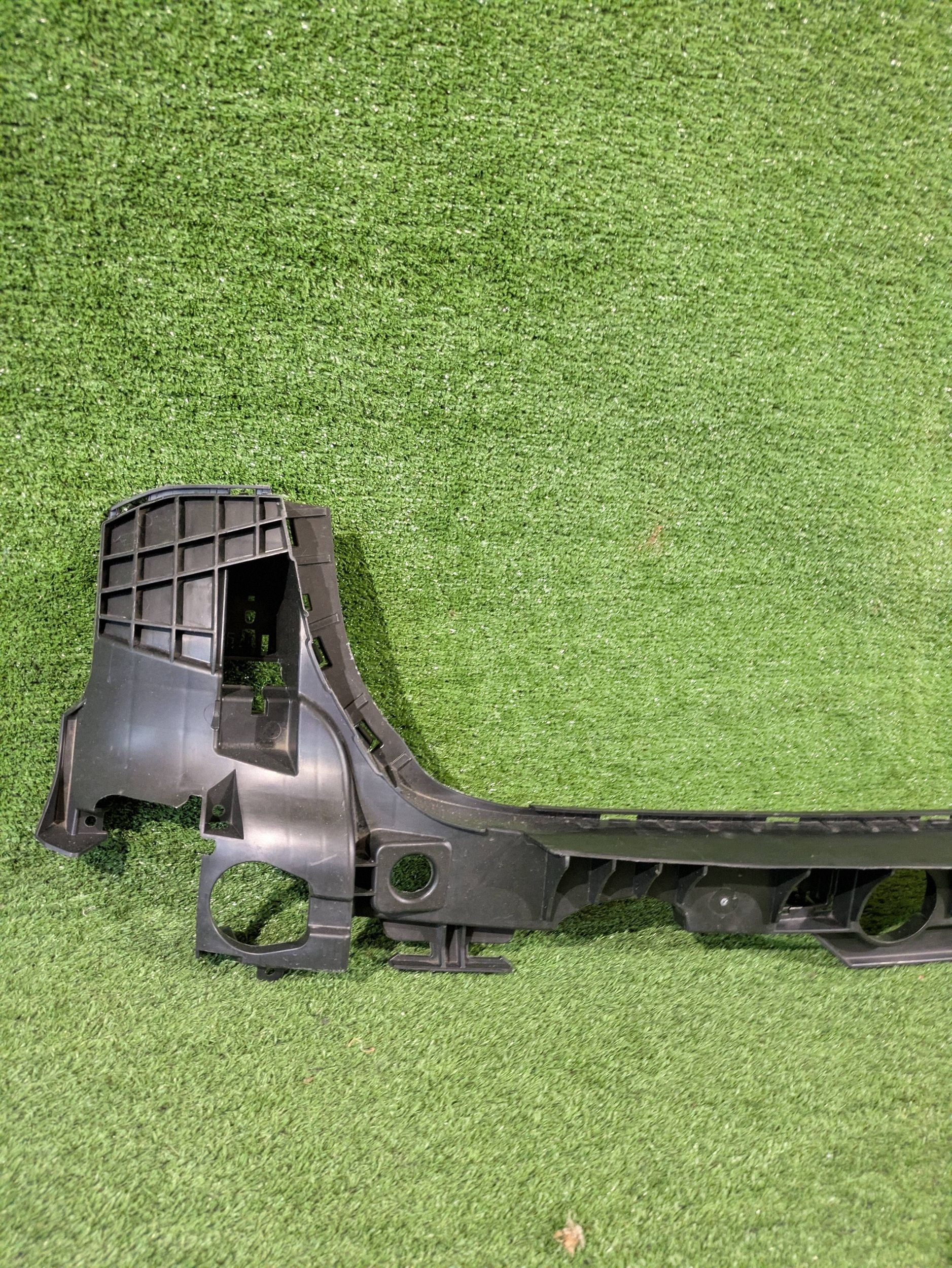 Traverse Pare choc Arrière Support plaque AUDI Q3 83A 18
