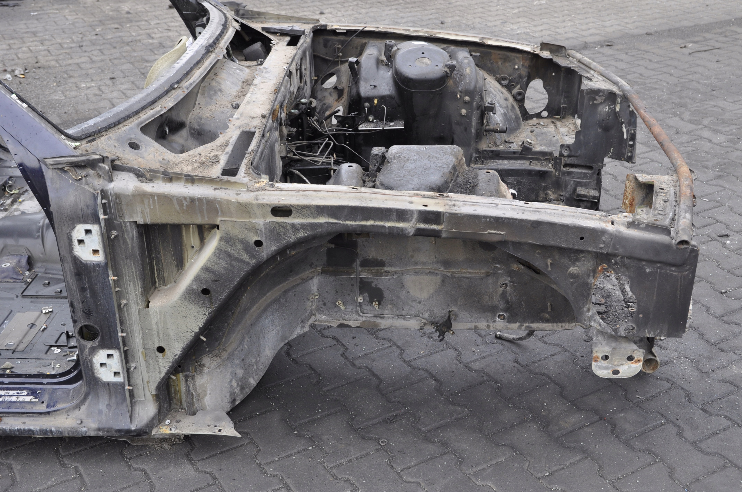 BENTLEY ARNAGE DRUGI LIFT ĆWIARTKA PODŁUŻNICA PRAWA PRZÓD