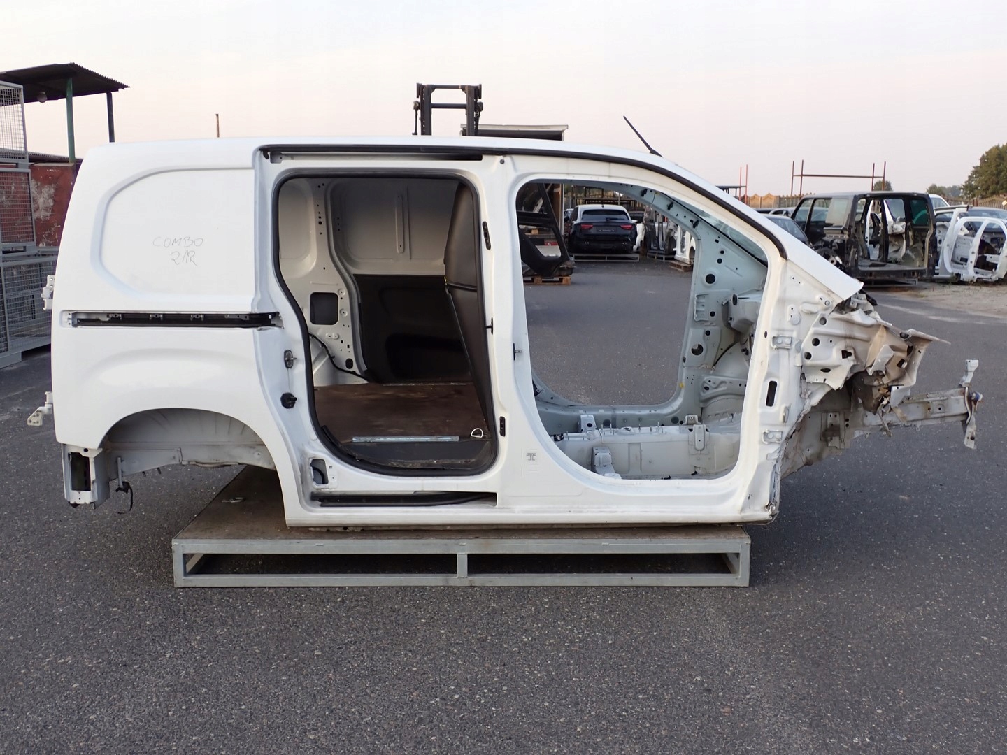 DUPA DACH KAROSERIA ĆWIARTKA EUROPA BERLINGO IV COMBO RIFTER 21R Wersja Europejska