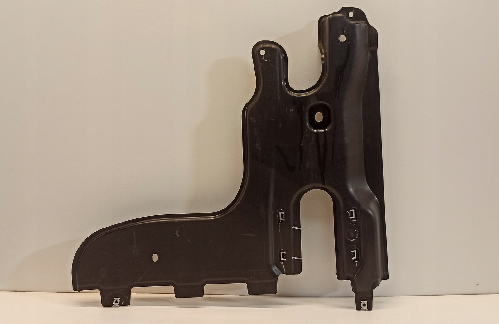 VW TIGUAN II OSŁONA PODOWZIA PRAWY TYŁ 5QF825102B