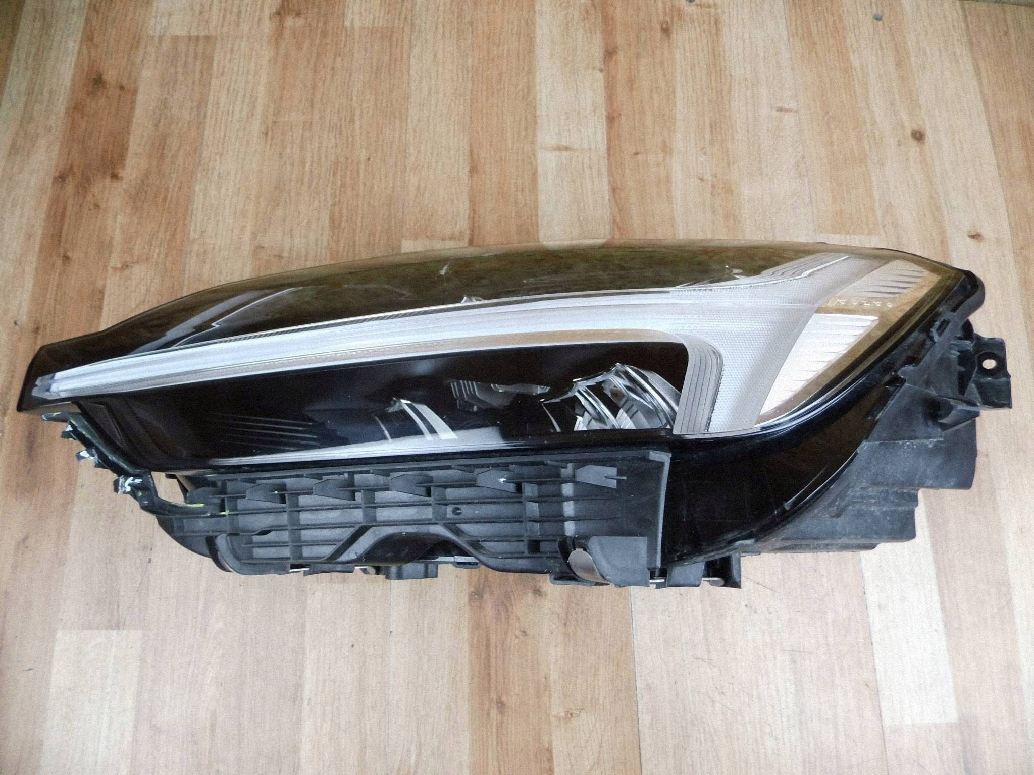 Volvo XC60 II 2023+ LIFT light left front front left 32404705