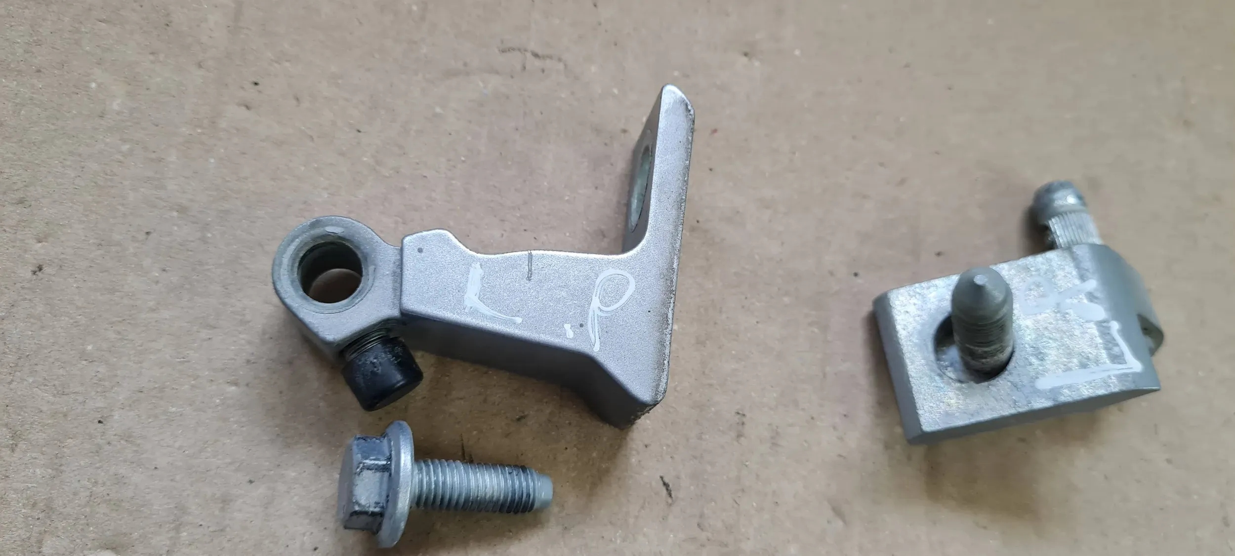 S3 8V sedan A3 hinge hinges door left left front LZ7G