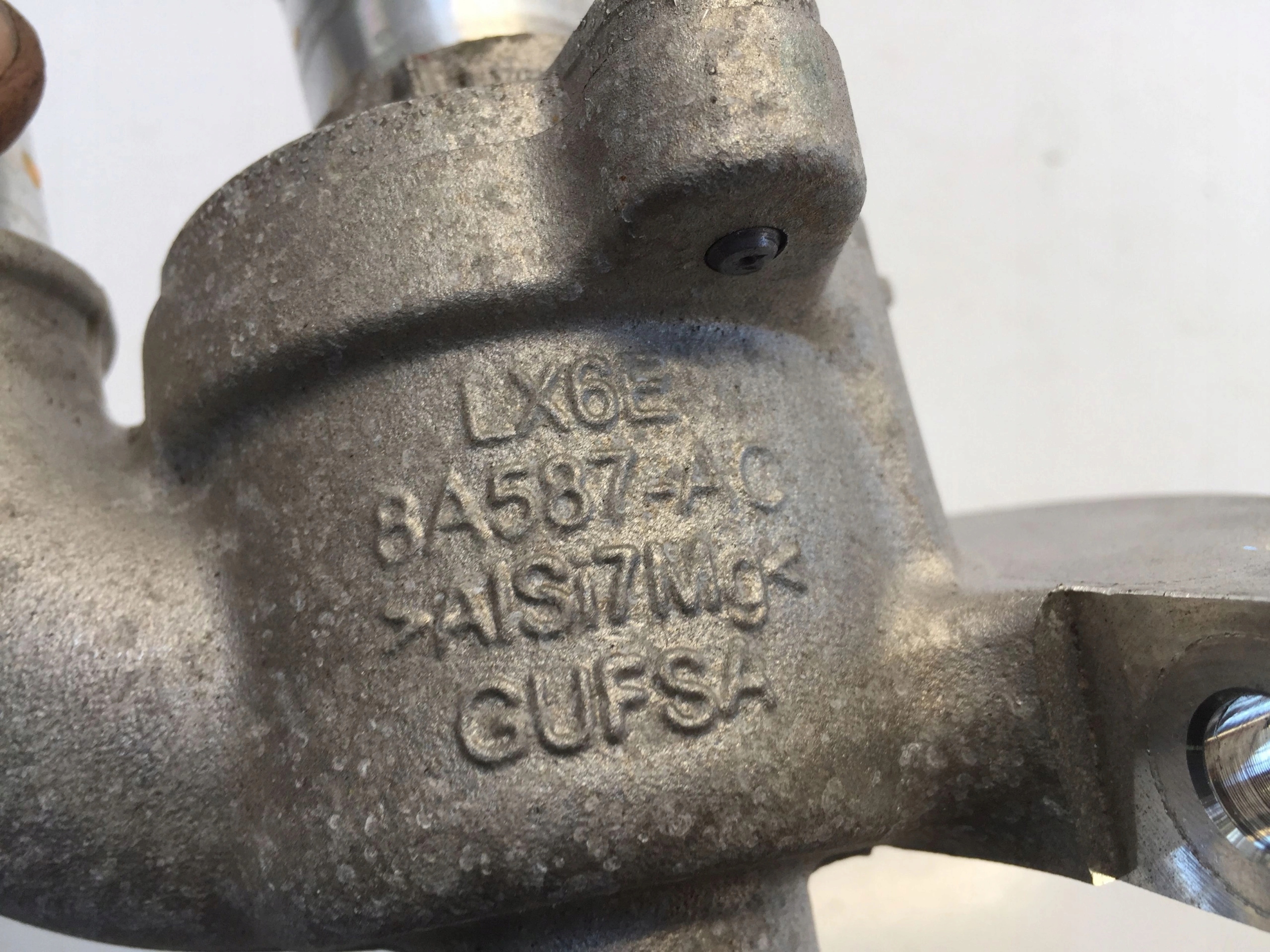 FORD KUGA MK3 III 2.5 HYBRYDA OBUDOWA TERMOSTATU LX6E-8A587-AC Typ samochodu Samochody osobowe