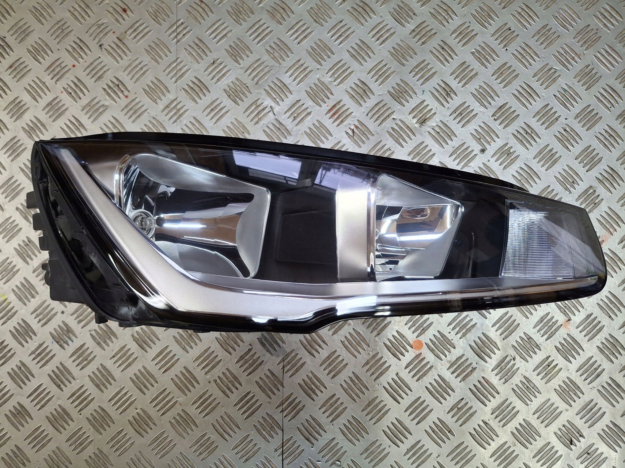 light right front AUDI A1 LIFT 2014R-> 8XA941004 EUROPA