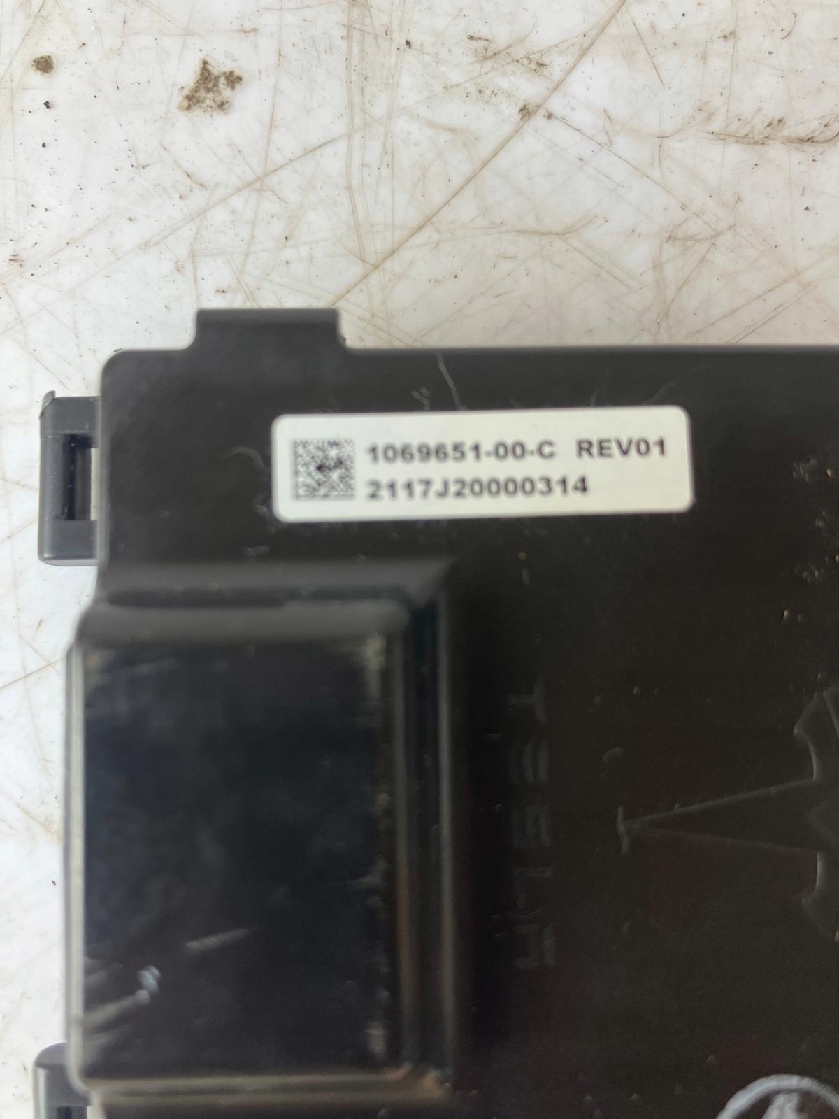module control unit handles front rear part TESLA MODEL S 1069651-00