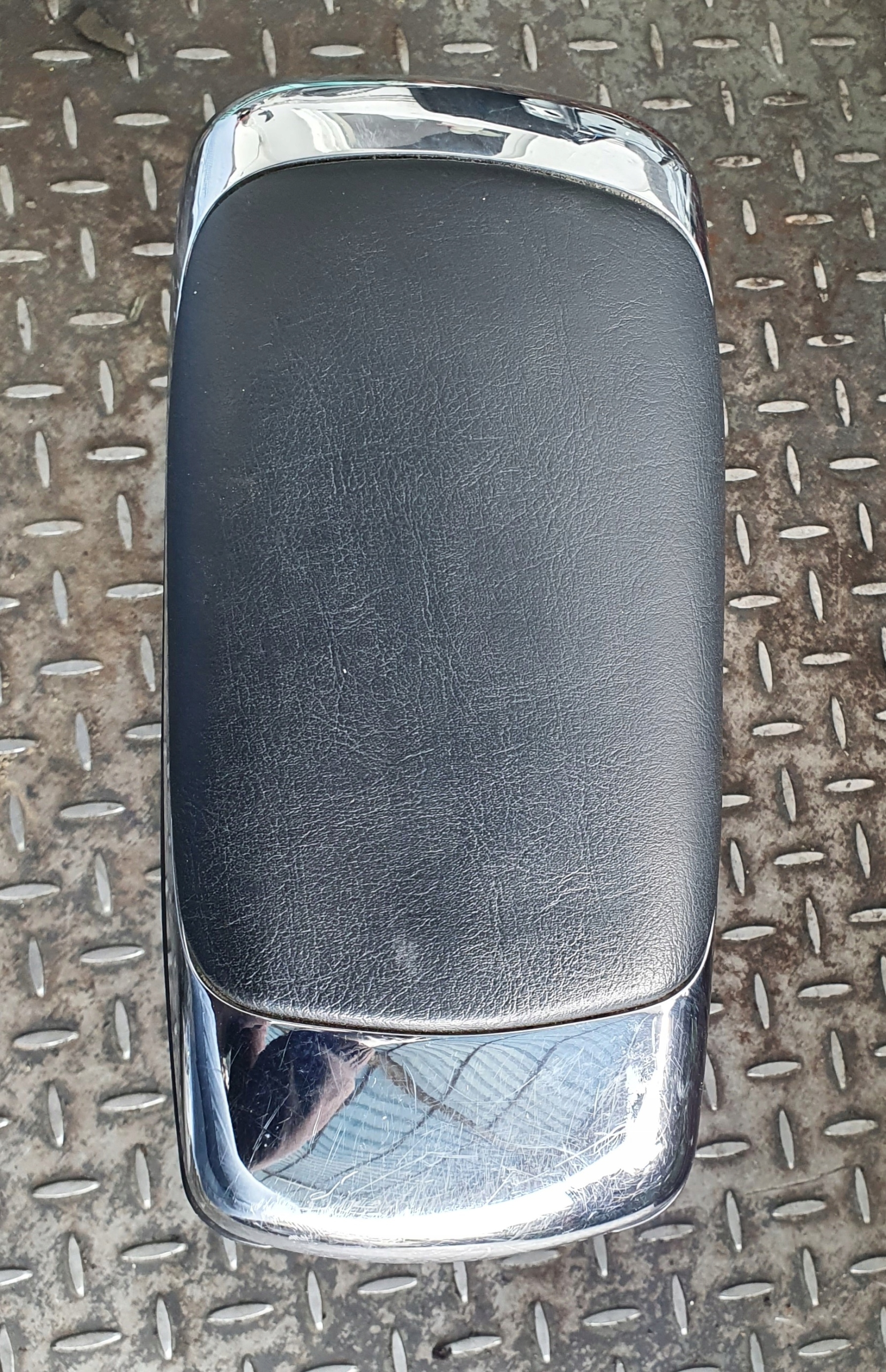 ПОДЛОКОТНИК VW CADDY II