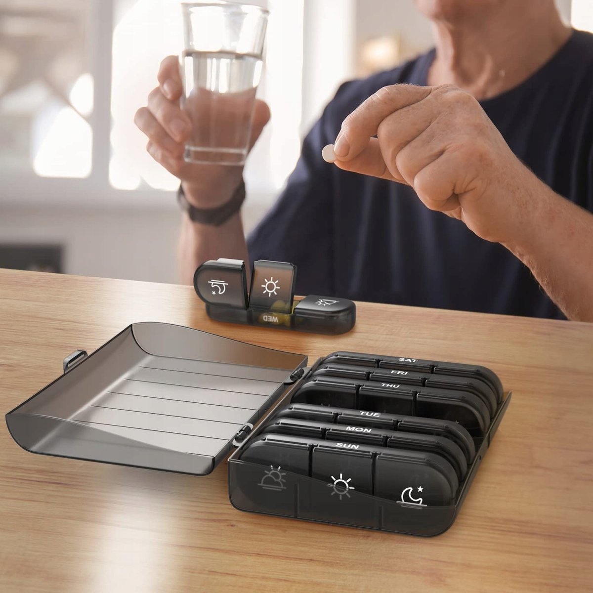 V5 PUDEŁKO NA LEKI TABLETKI ORGANIZER NA 7 dni 3 PORY DNIA POLSKIE NAPISY Marka inna