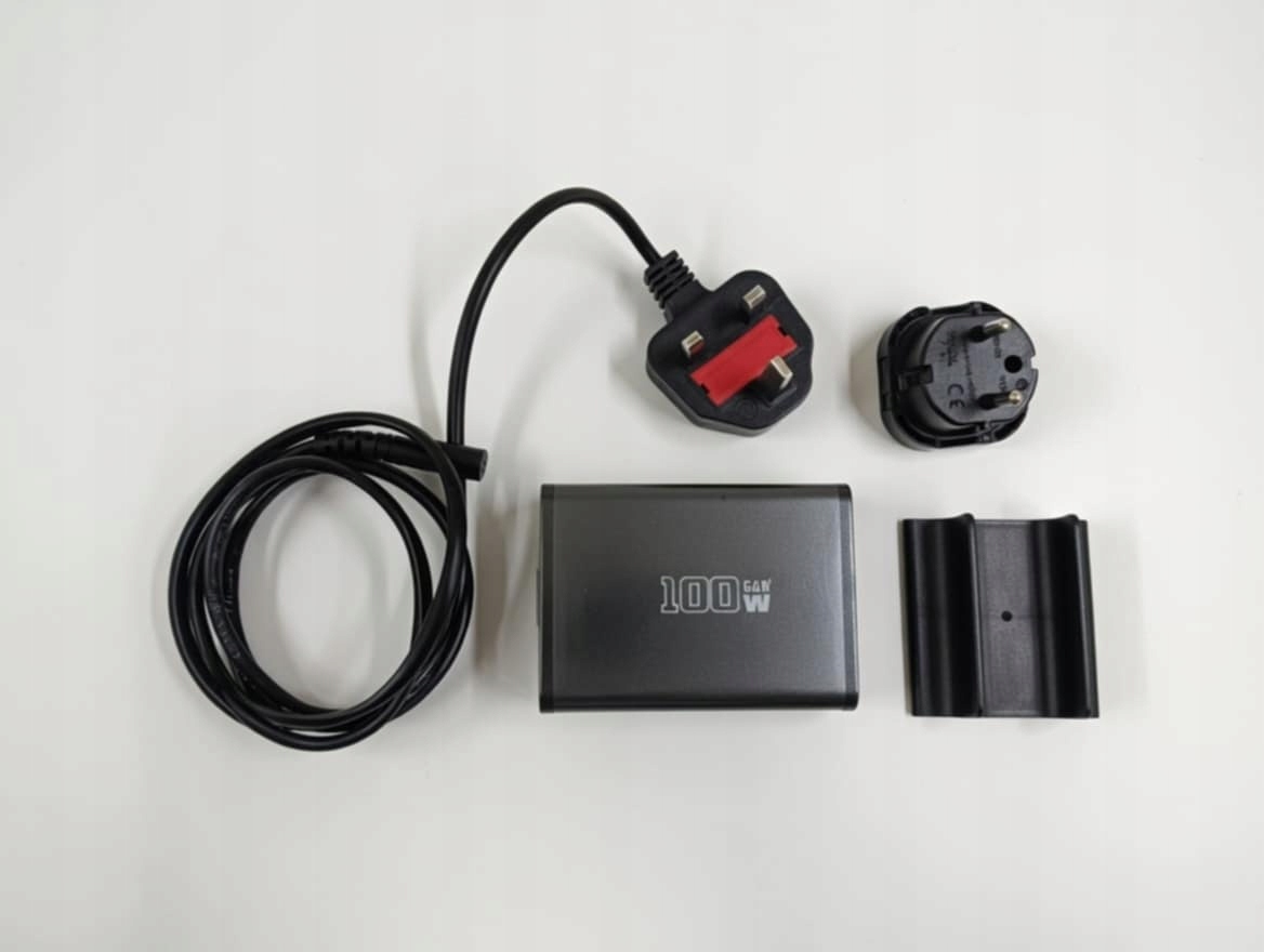 Stolní nabíječka GaN 100W