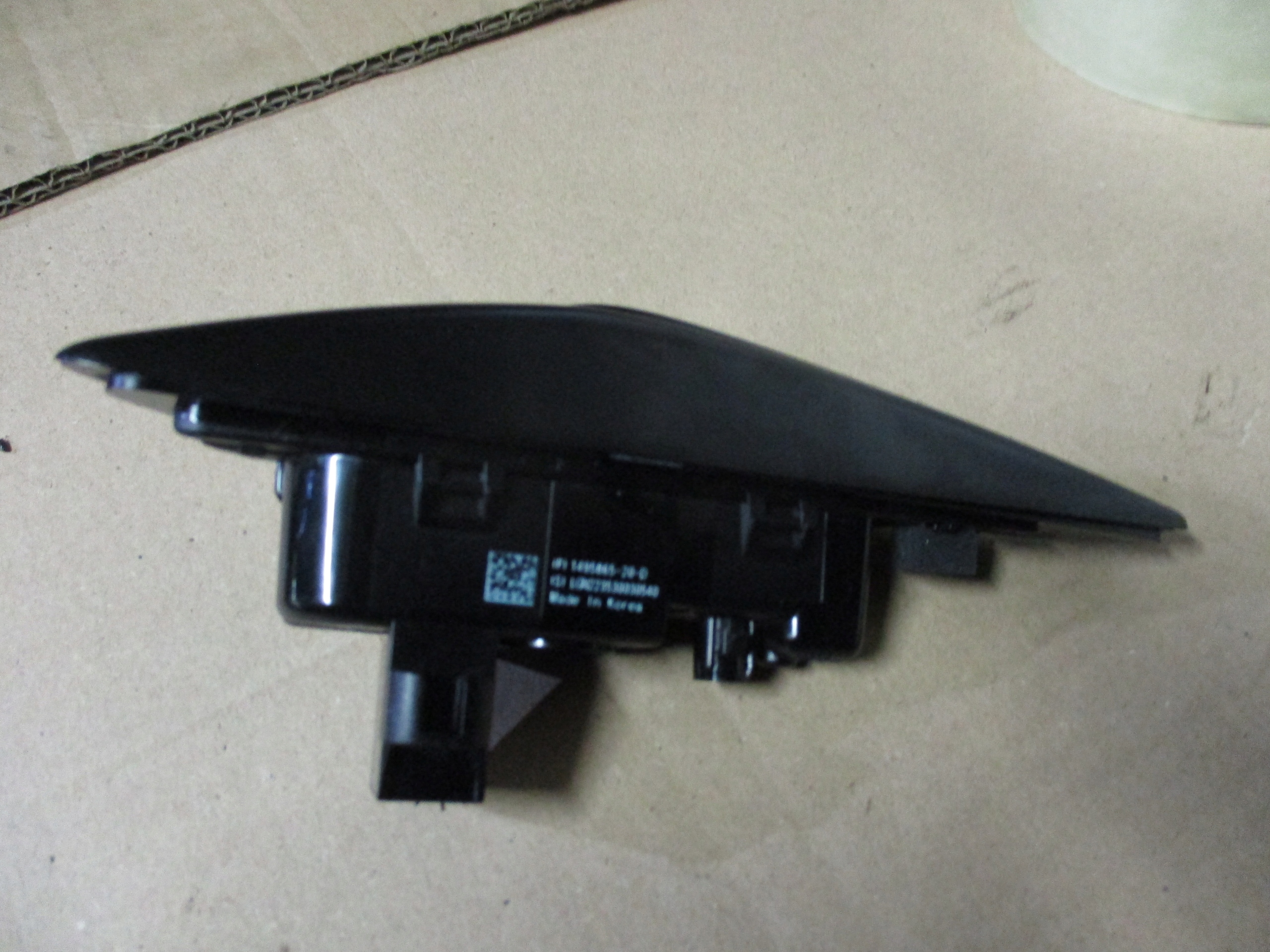 indicator z kamera Tesla Model 3 right 1495865-20D