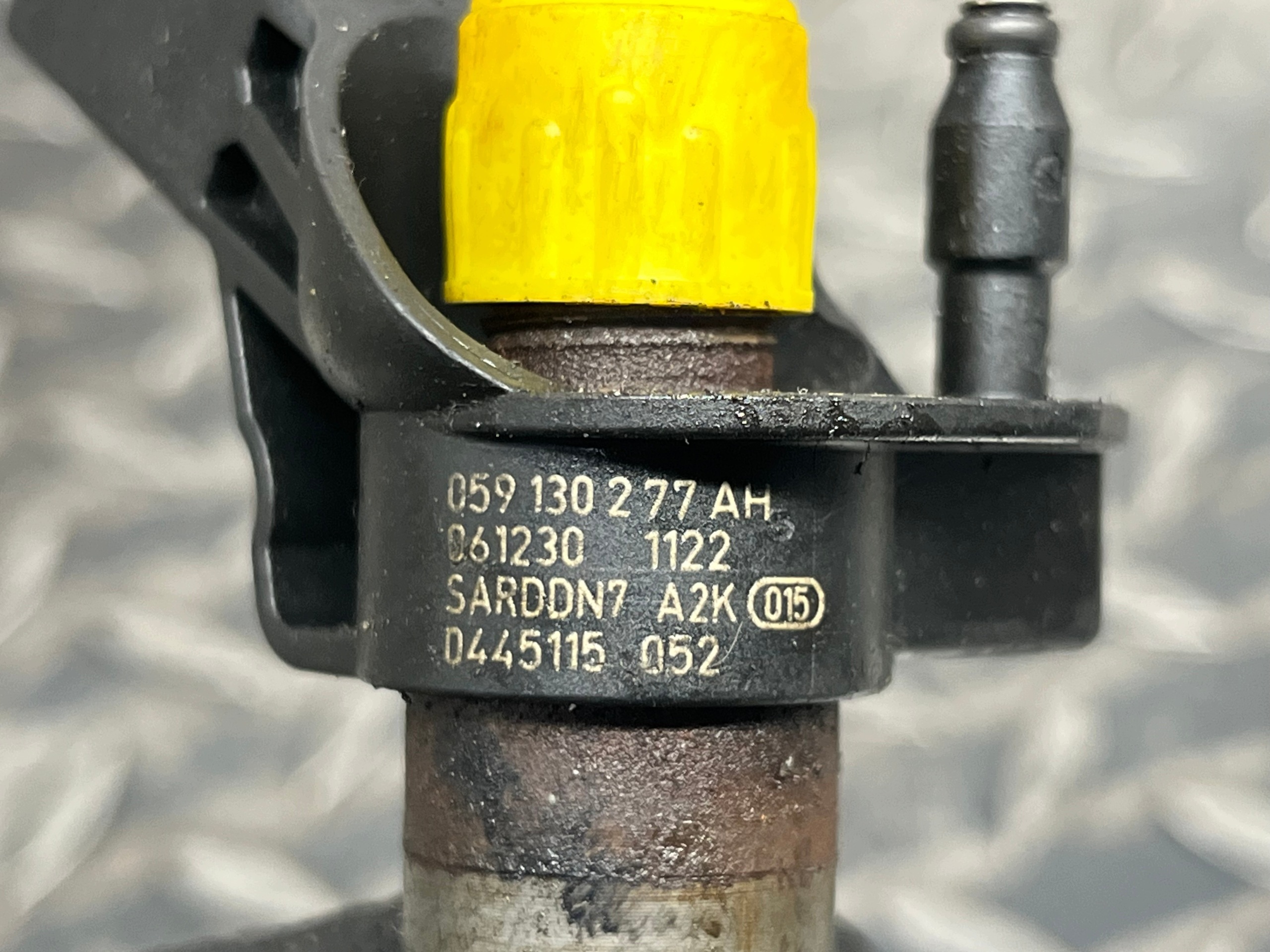 nozzle injector VOLKSWAGEN PHAETON 059130277AH