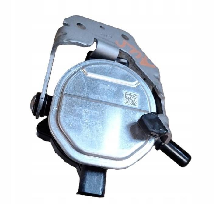 water pump Renault Austral 149413358R as new!