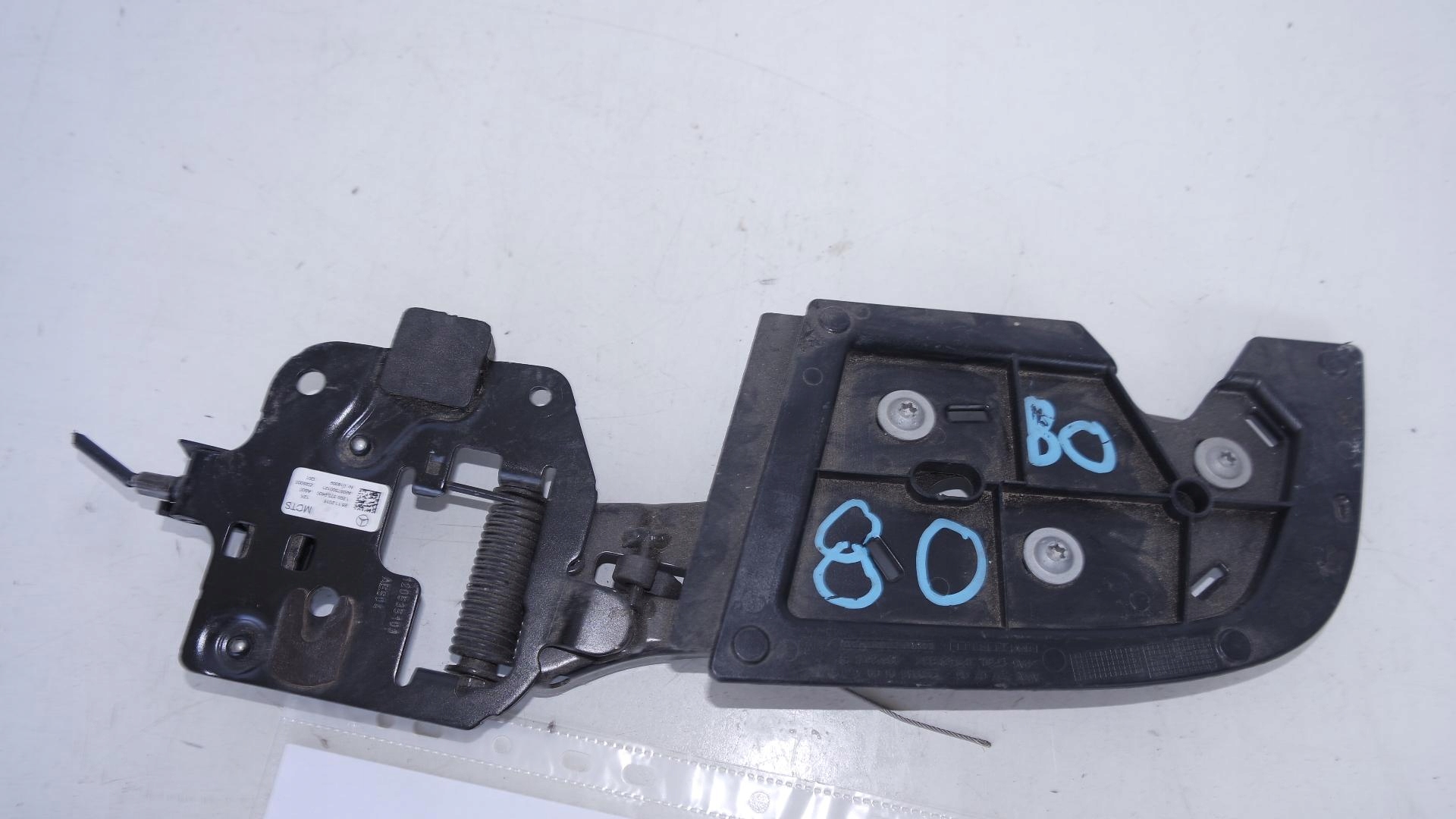 ZAWIAS DACHU KLAPY TYŁ MERCEDES W205 CABRIO Producent części Mercedes-Benz OE