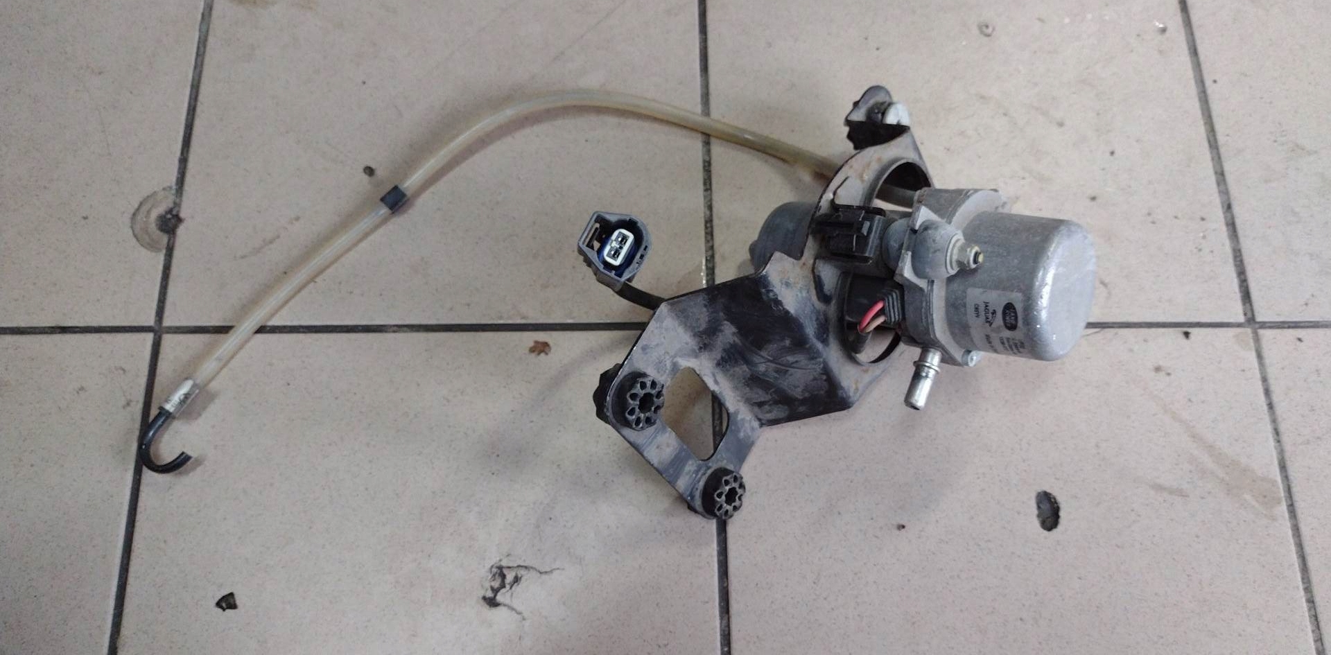 EPLA-2C506-AA - ВАКУУМНЫЙ НАСОС VACUM SPORT L494 EPLA - 2C506-AA