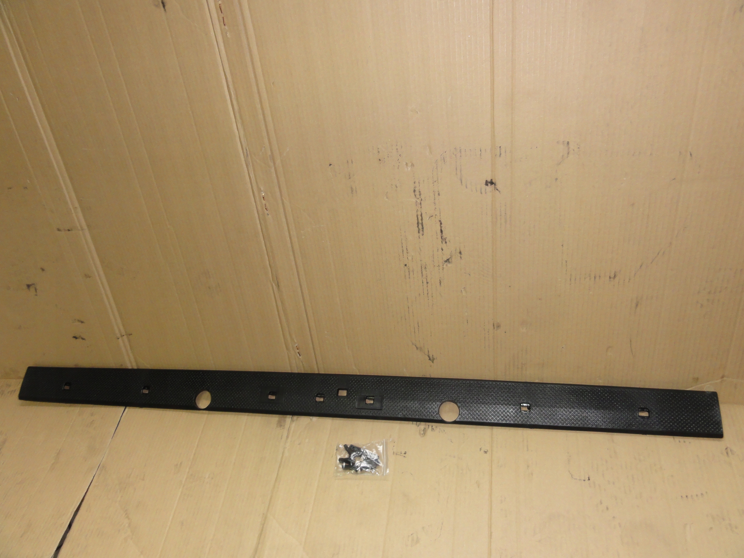 LISTWA DOLNA DRZWI VOLKSWAGEN LT SPRINTER