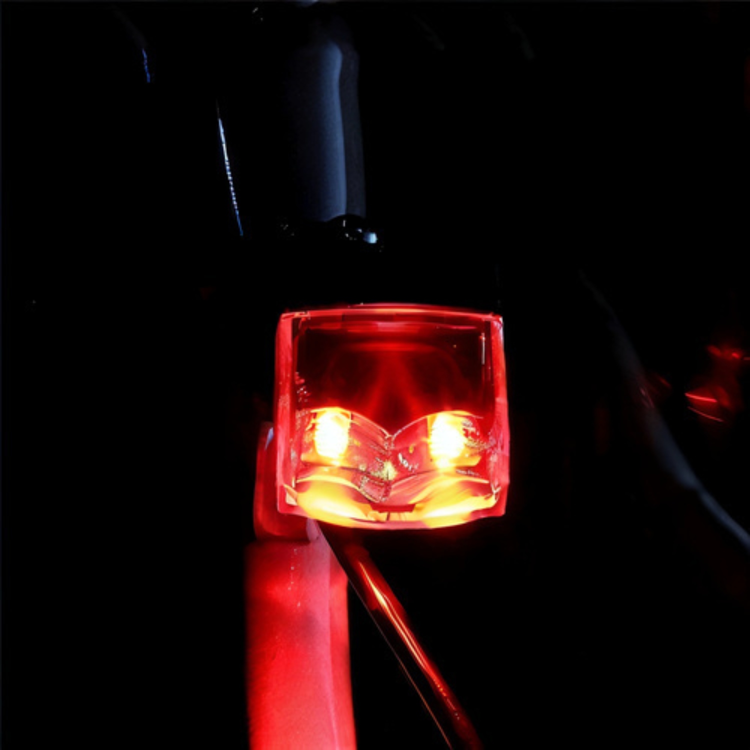 Światło tylne lampka rowerowa MAGNETYCZNE DYNAMO czerwone oświetlenie ECO Kolor dominujący czerwony