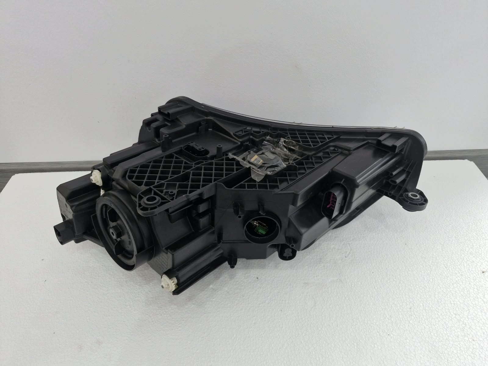 light right Skoda Superb III 2015- Bi-Xenon LED