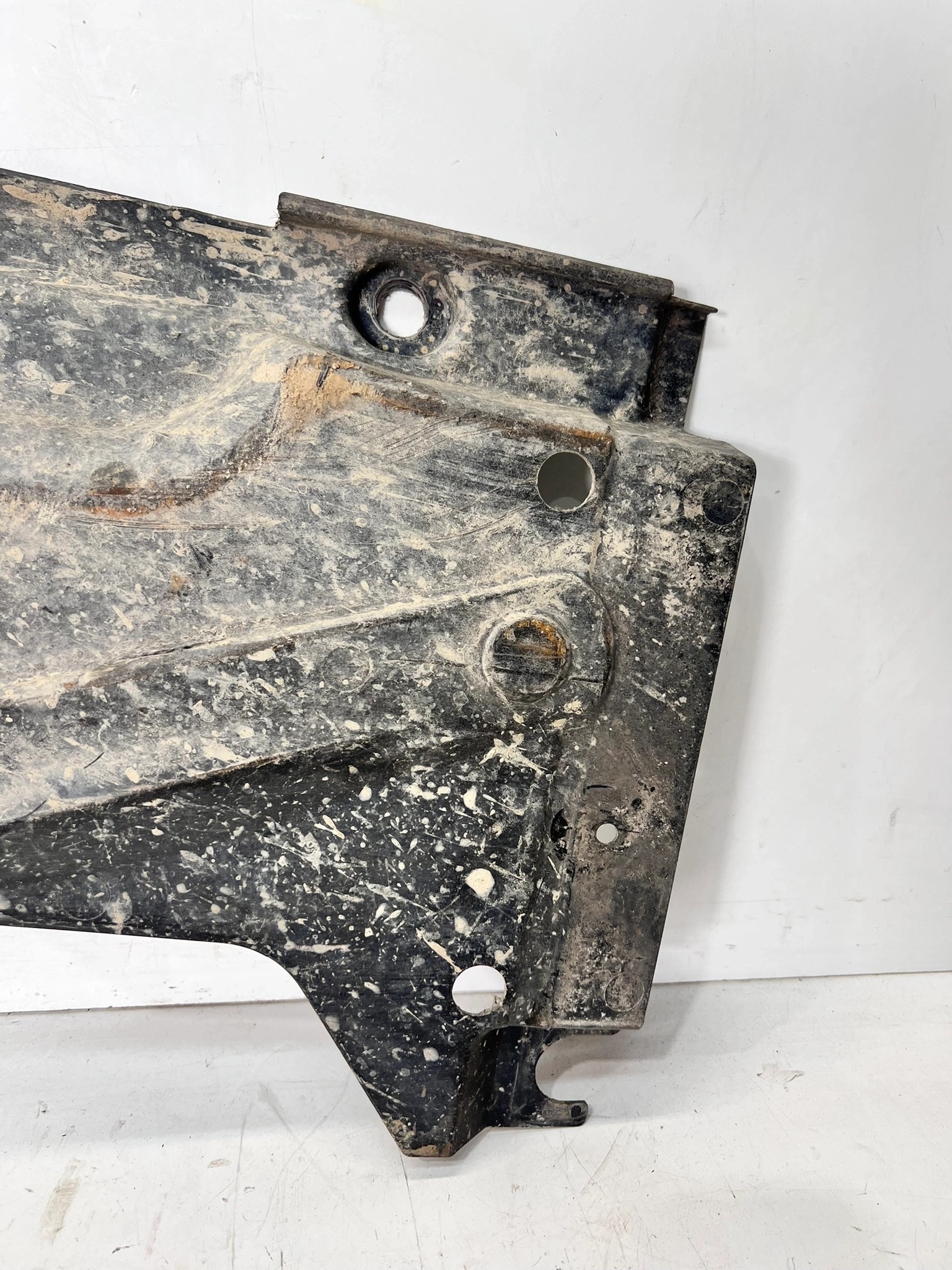 cover chassis AUDI A4 B6 B7 right rear part 8E0825216T 104/26