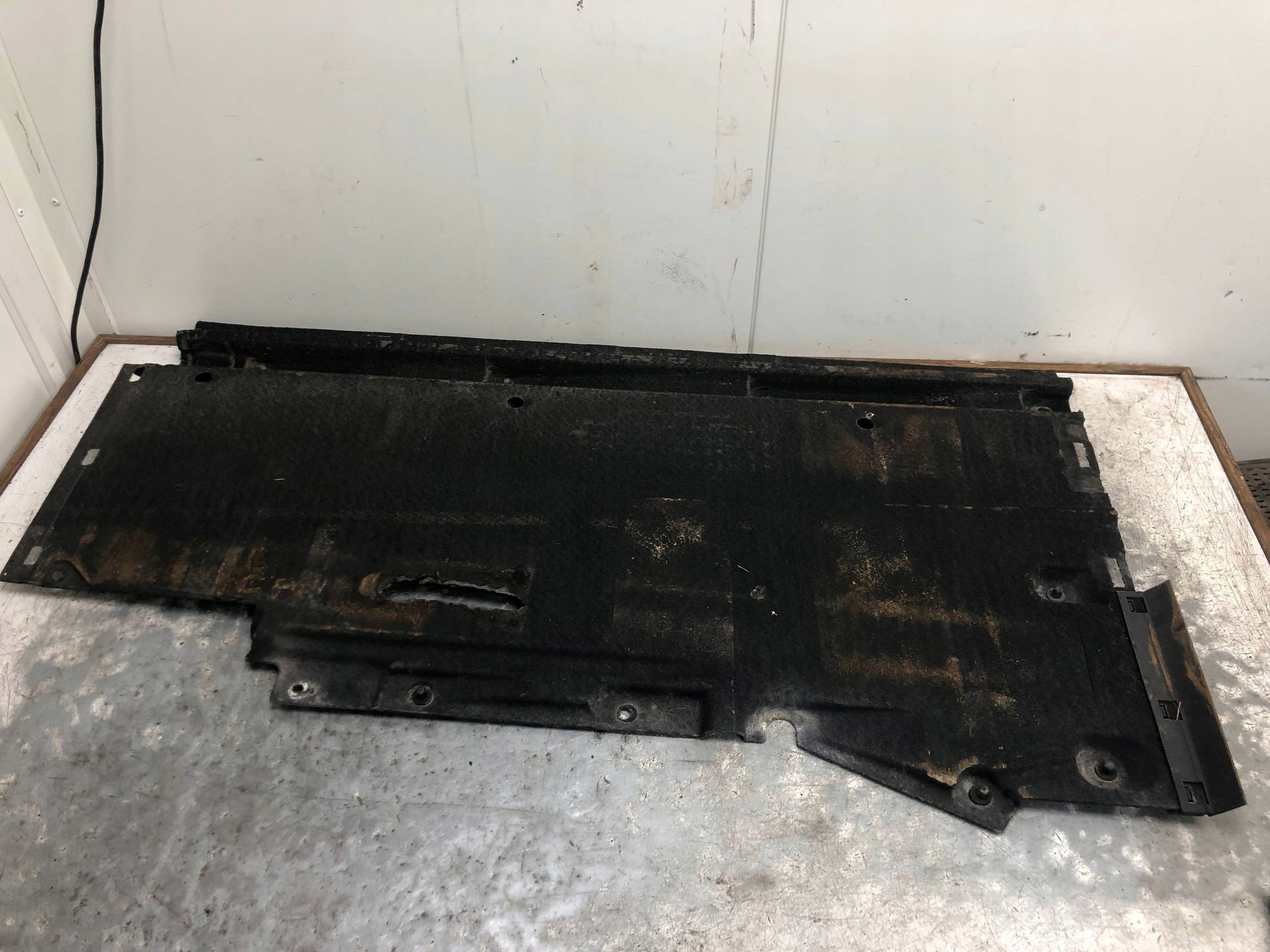 cover chassis left AUDI A4 B8 LIFT sedan 8K0825207D