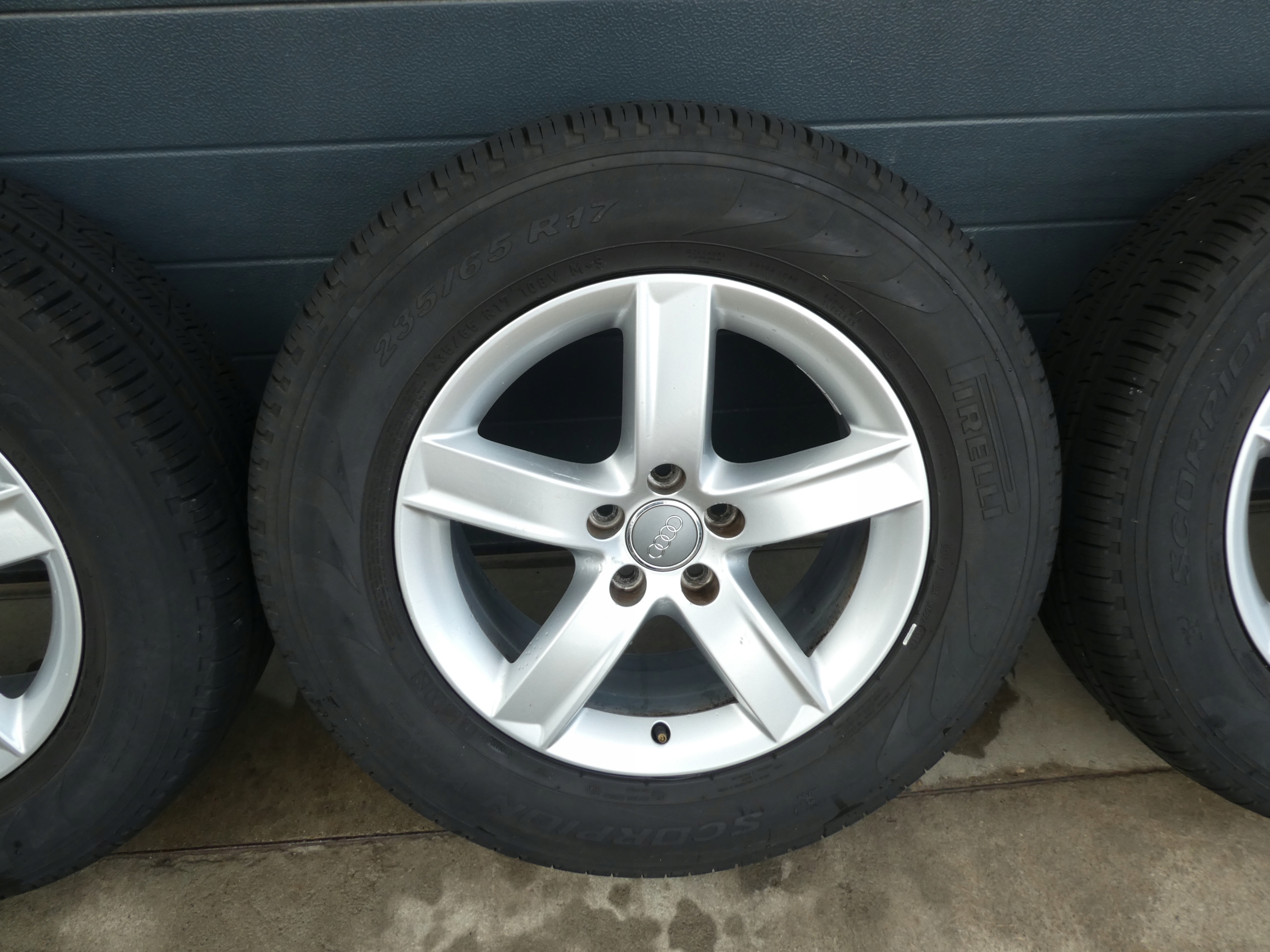 4X wheels discs tyres AUDI 8R0071497 2017R