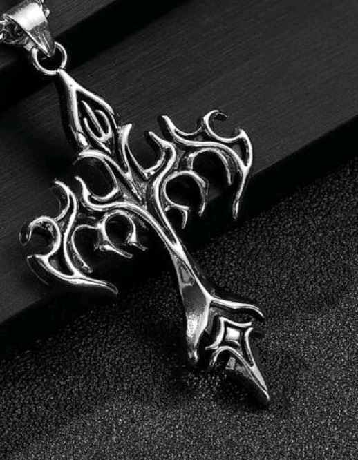 Srebrny łańcuszek na szyję pancerka z wisiorkiem krzyż Materiał cynk